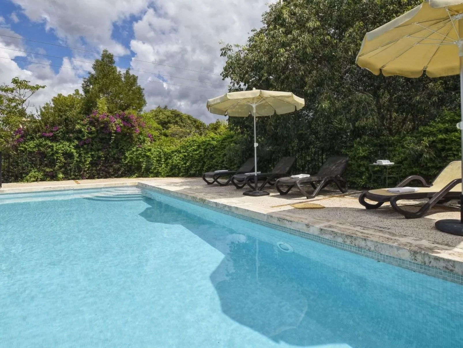 Ferienvilla mit privatem Pool - Buiten