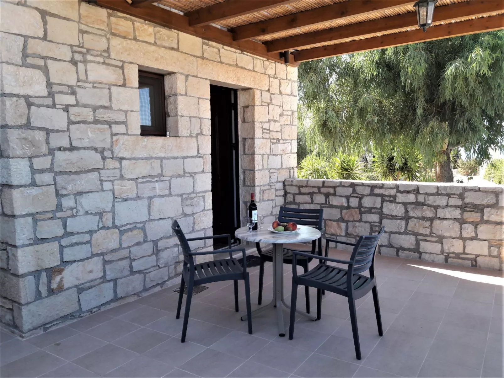 Gemütliches Natursteinapartment für zwei - Buiten