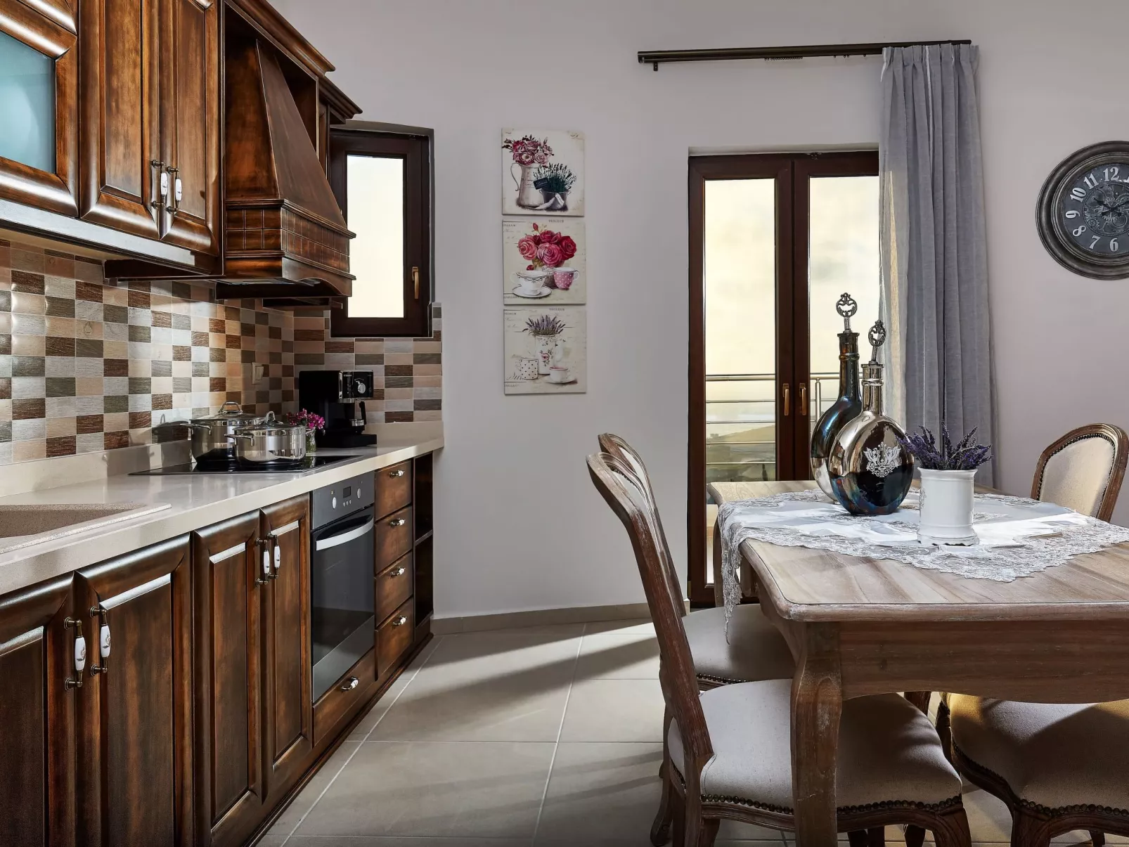 Orelia Cretan - Binnen