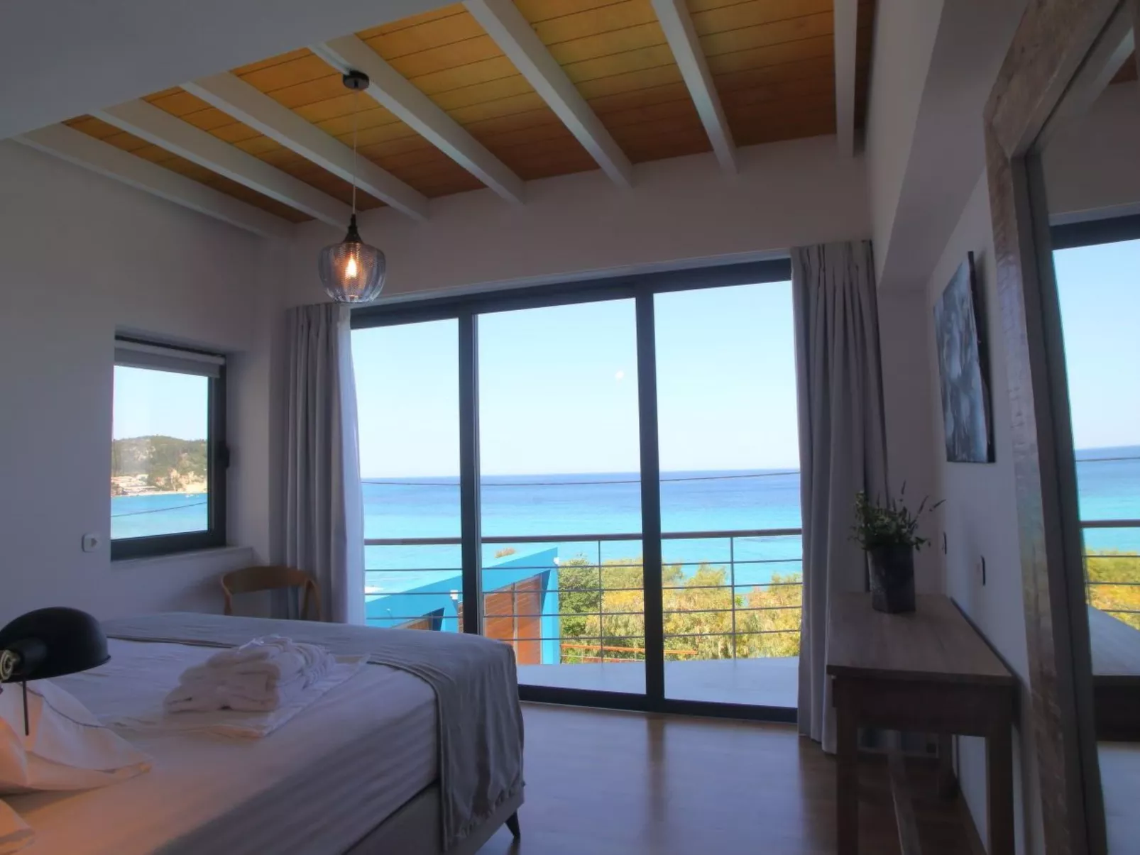 "Capro" mit Infinity-Pool - Binnen