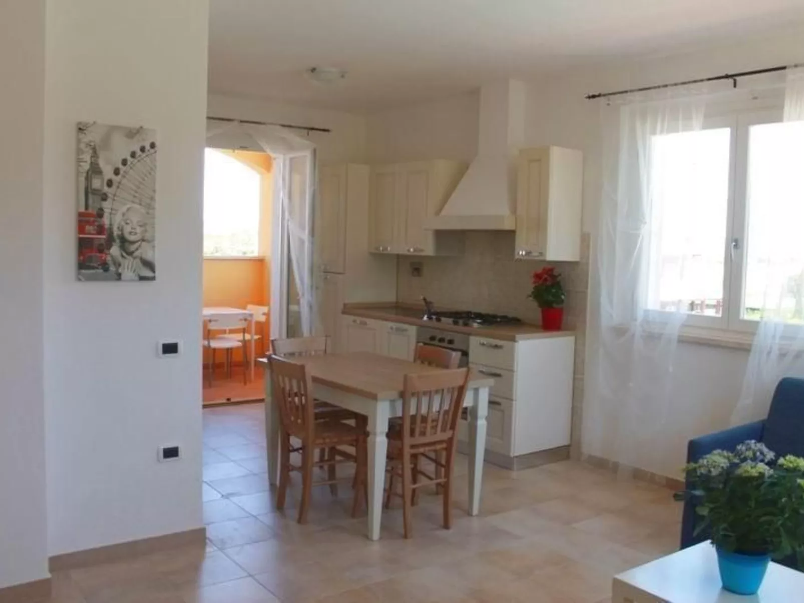 Geräumige Alloggion mit eigener Terrasse, AC - Binnen