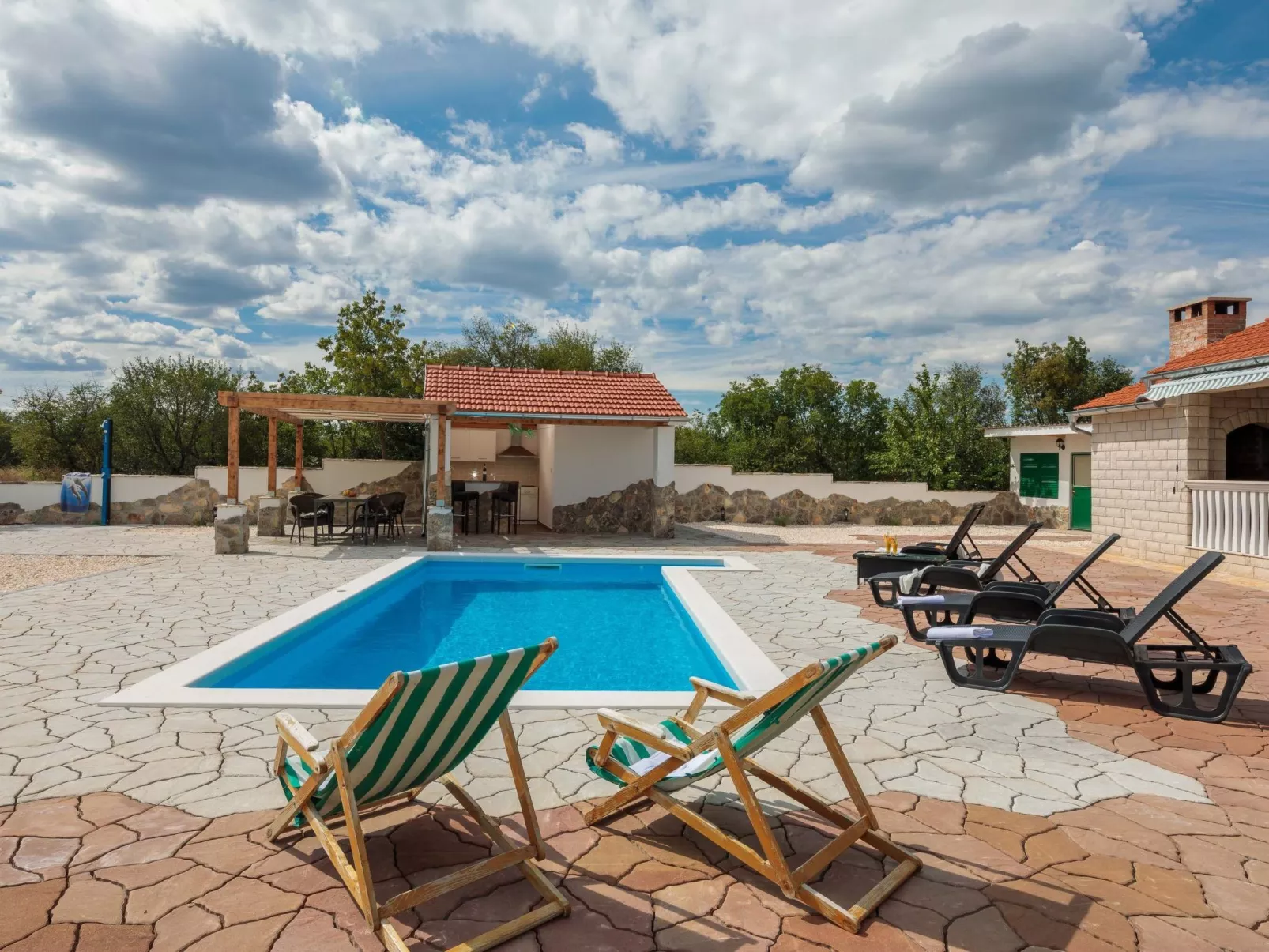 Villa Mystic Woods mit Pool - Buiten