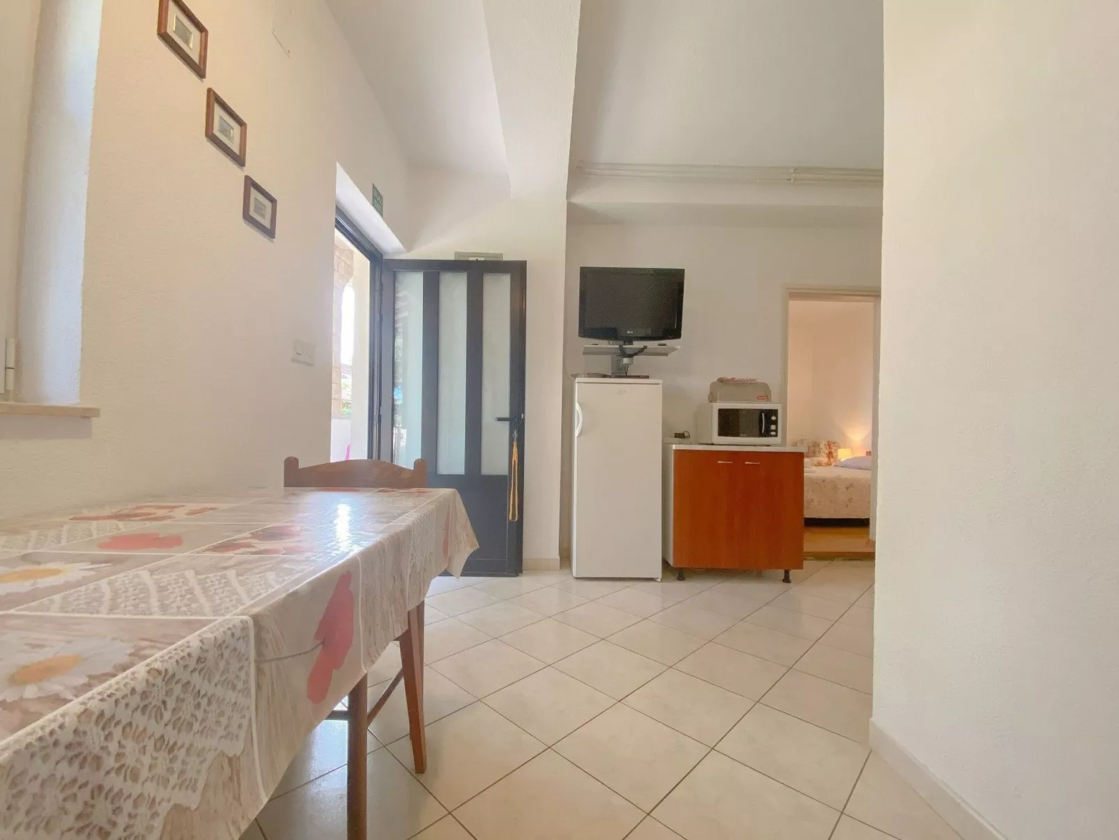 "Elena 2" direkt am Strand - Binnen