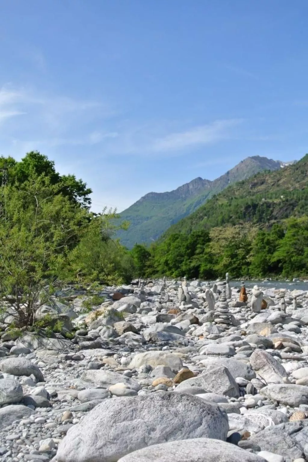 Rustico di vacanza nel nucleo di Moghegno - Buiten