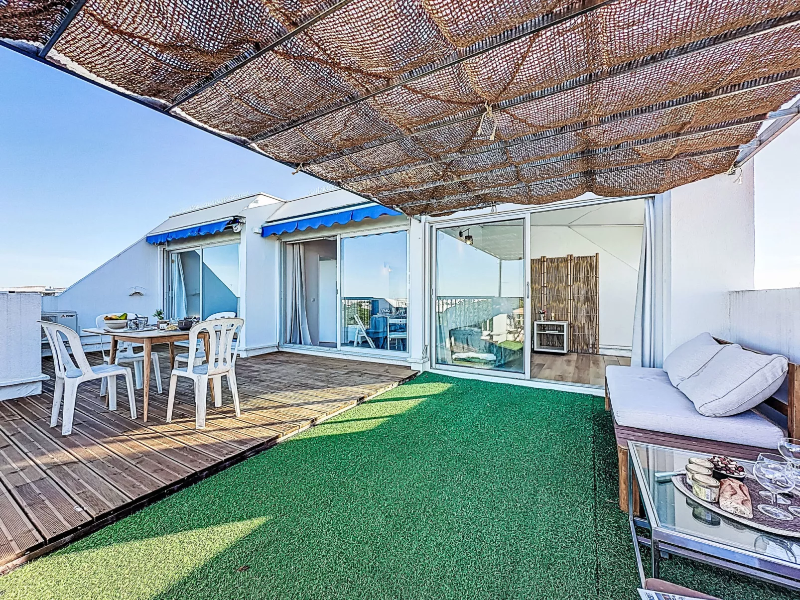 La Croisière - Binnen