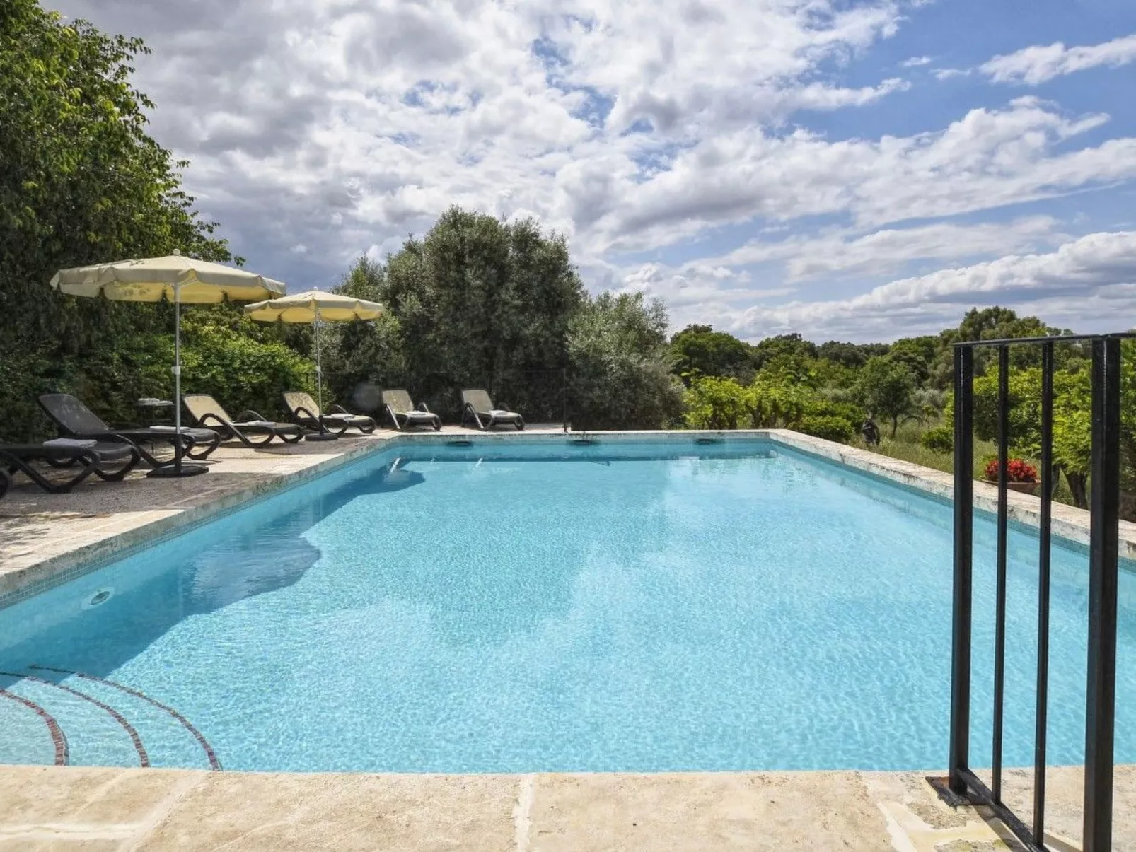 Ferienvilla mit privatem Pool - Buiten