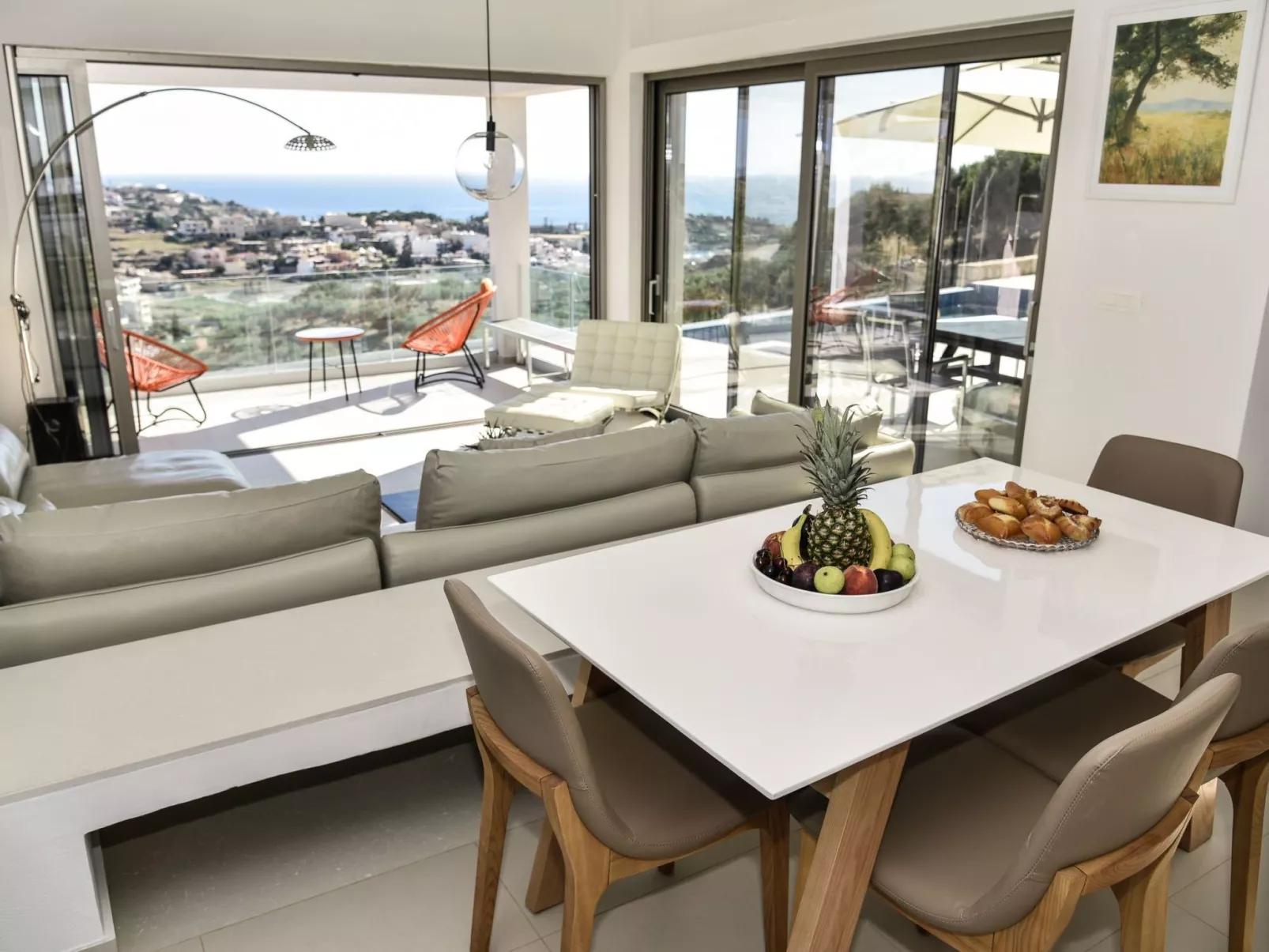 "Villa Kallia" mit Infinity-Pool - Binnen