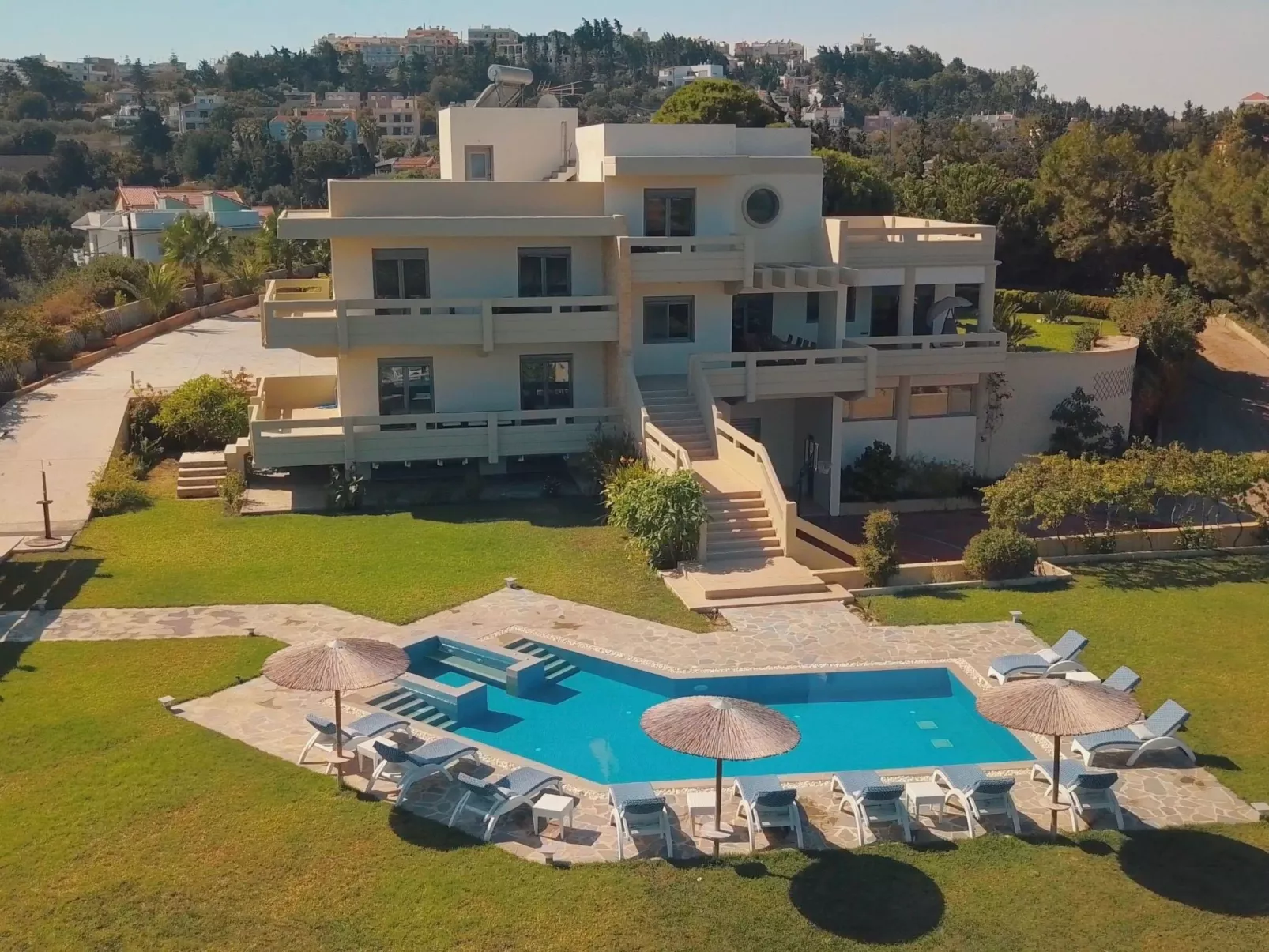 Luxuriöse, geräumige, private Villa mit sechs Schlafzimmern - Binnen