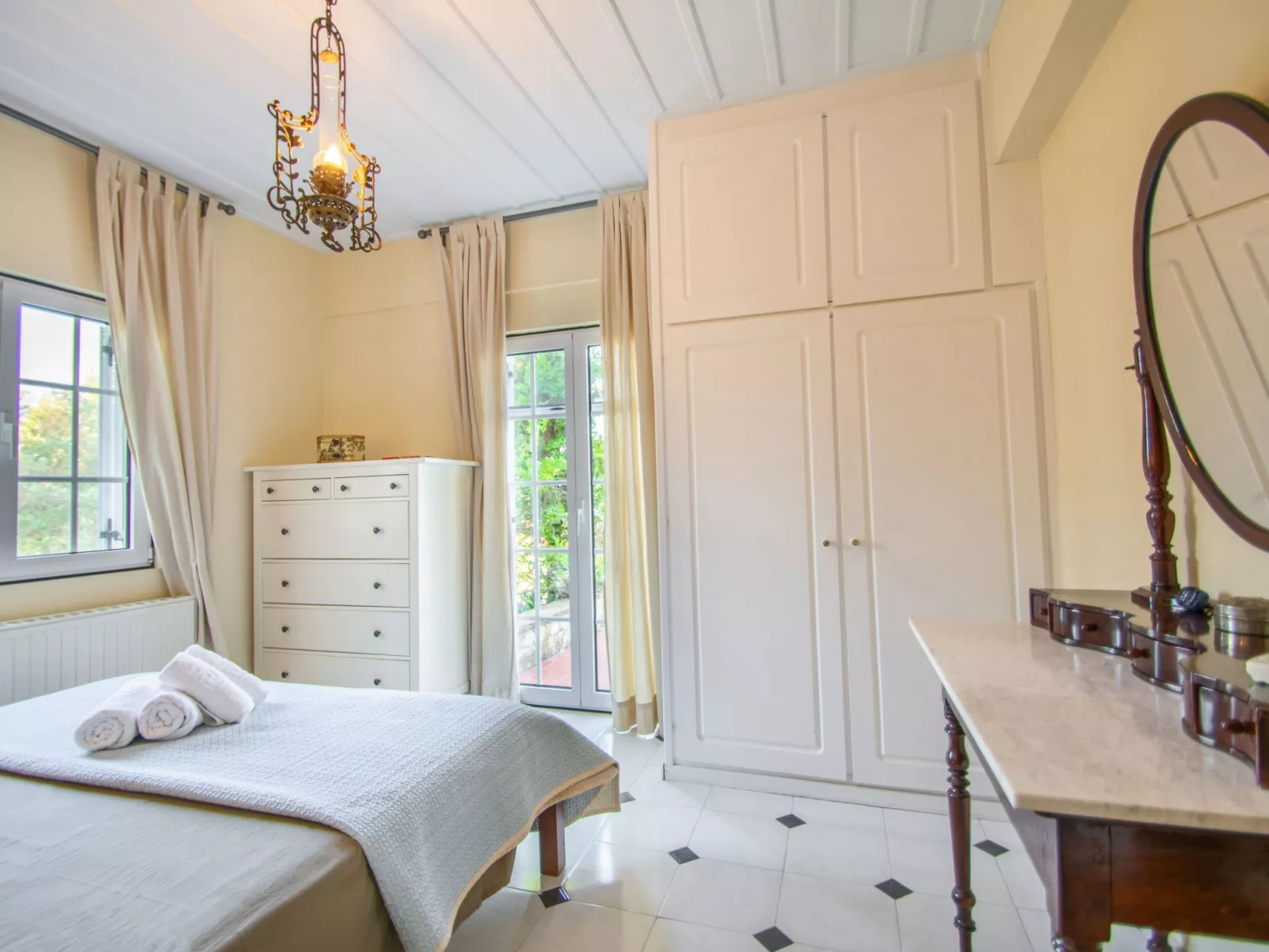 Anwesen mit Garten, Grill und Terrasse - Image-tags.info