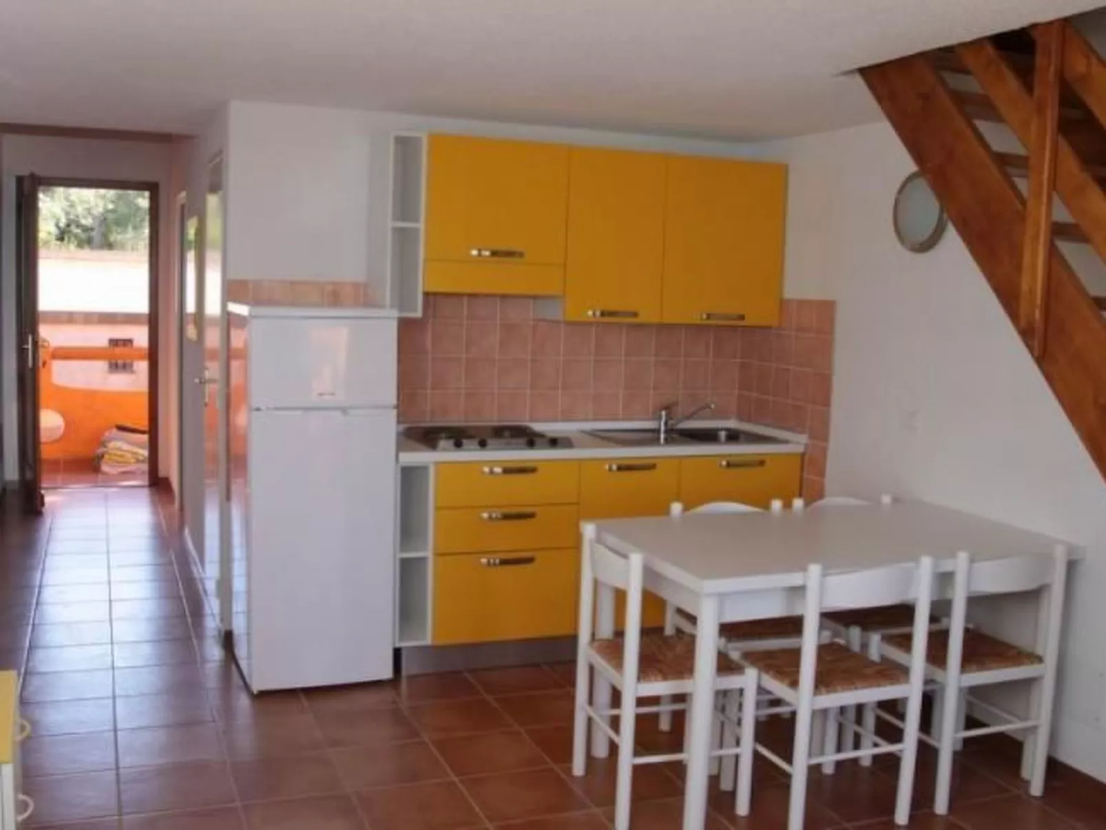 Unterkunft mit Terrasse, Klimaanlage. Schwimmbad - Binnen