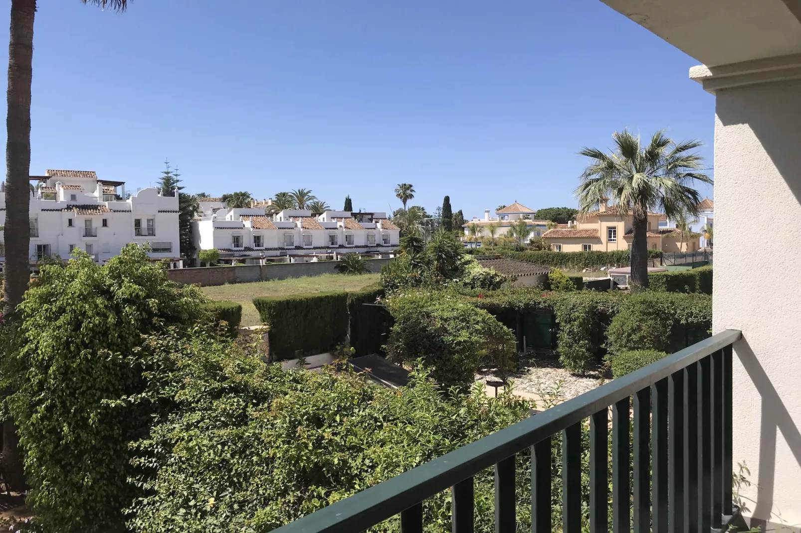 Modern Gated Apartment near Beach & Puerto Banus - Buitenlucht