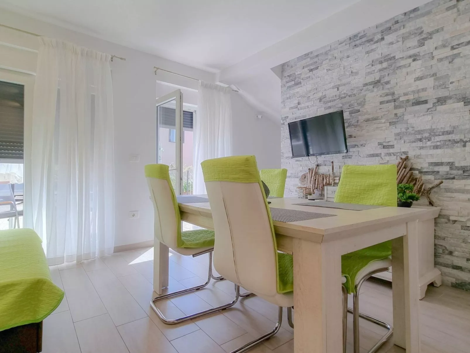 Für 4 Personen ca. 40 m&sup2; in Novigrad, Adriaküste Kroatien (Westküste von I - Image-tags.info