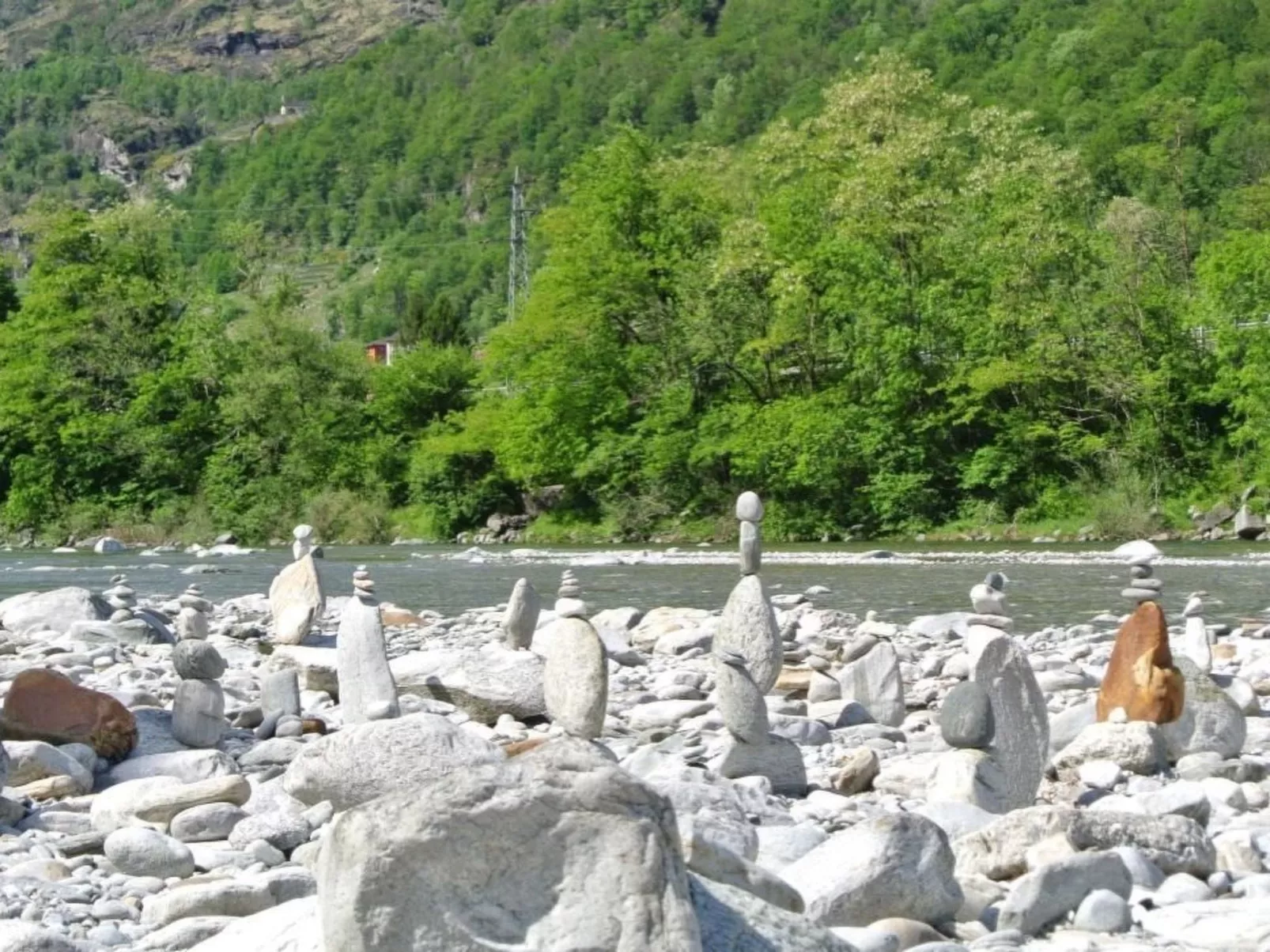 Rustico di vacanza nel nucleo di Moghegno - Buiten