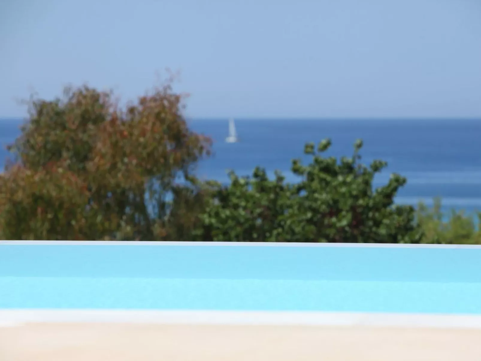 "Capro" mit Infinity-Pool - Buiten