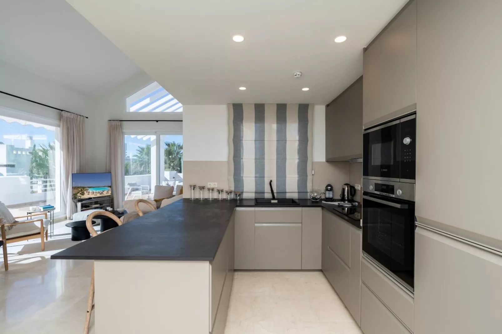 Exclusive 3-bed Penthouse Alcazaba Lagoon (321) - Keuken