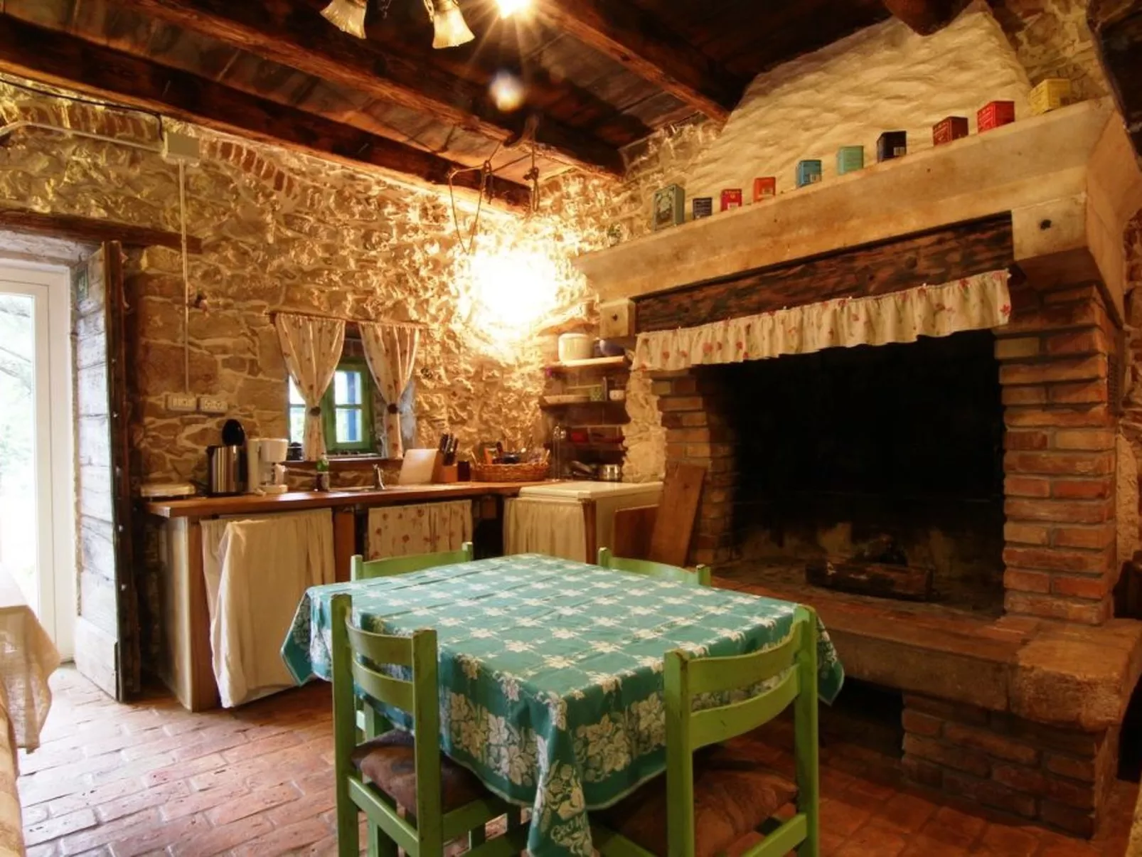 Modernes Ferienhaus in Drenje mit Privatem Garten - Binnen