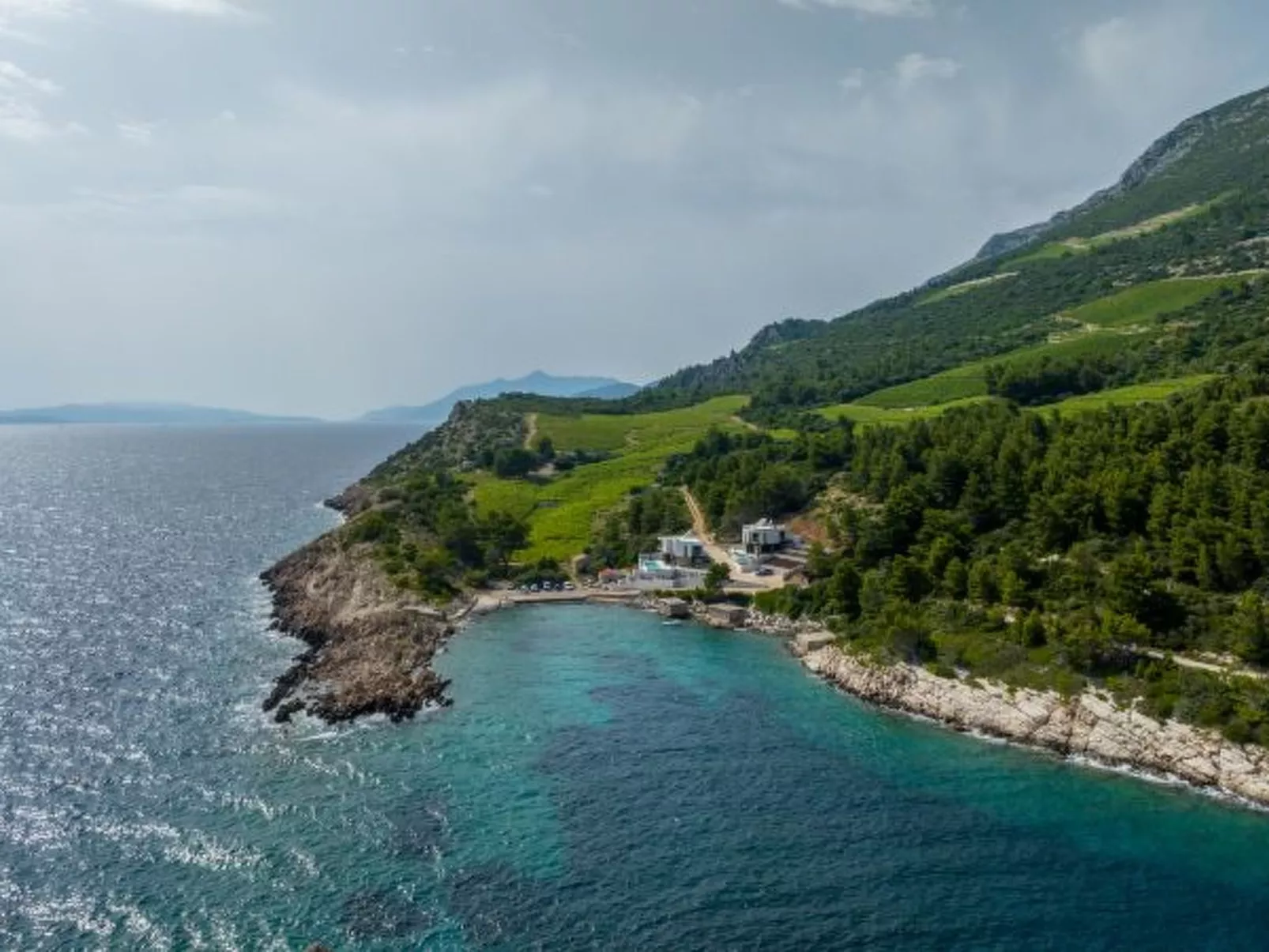 Beachfront villa Luce with seaview and pool - Buiten