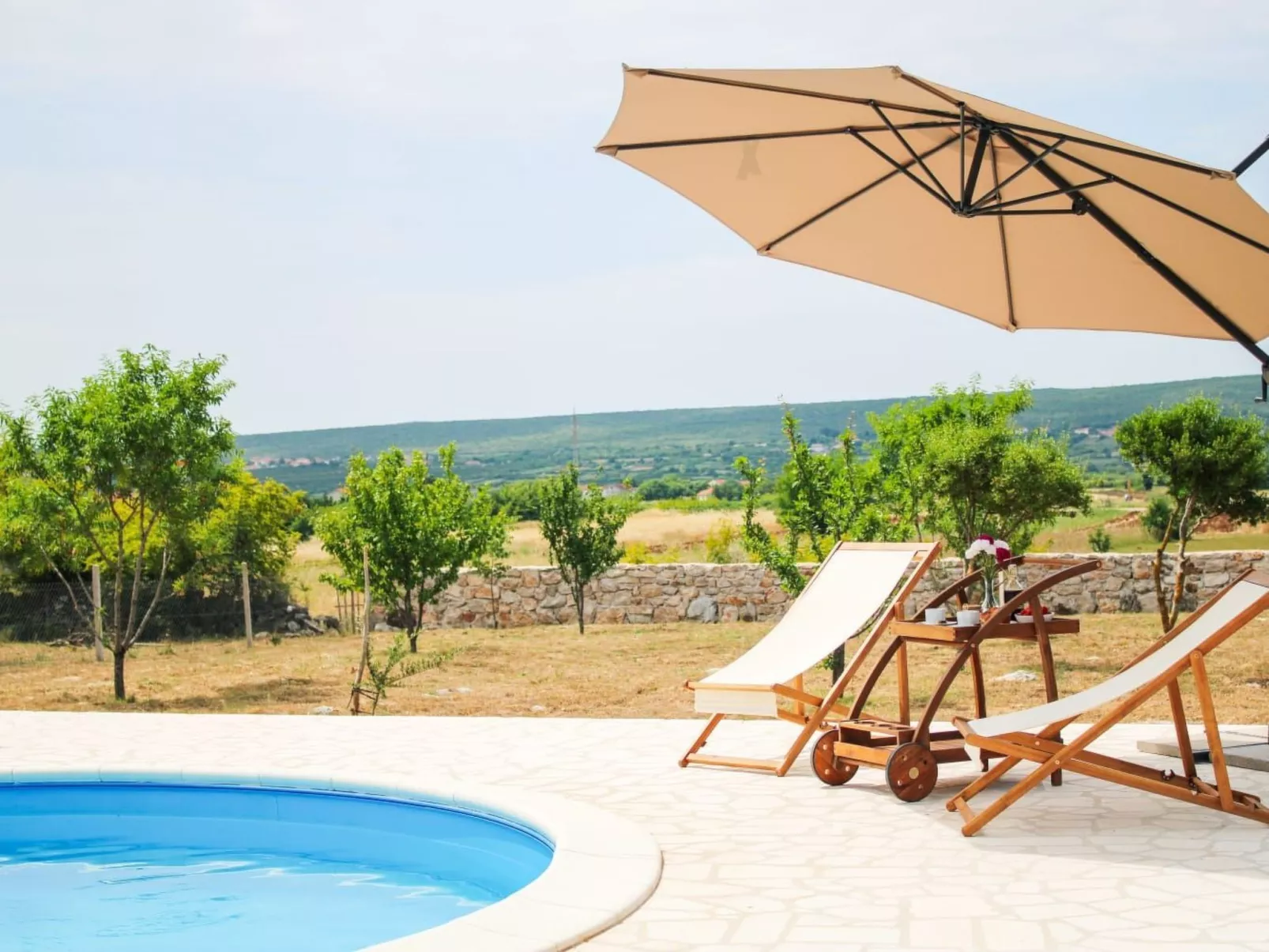 Anwesen "Steinperle mit beheiztem Schwimmbad" - Buiten