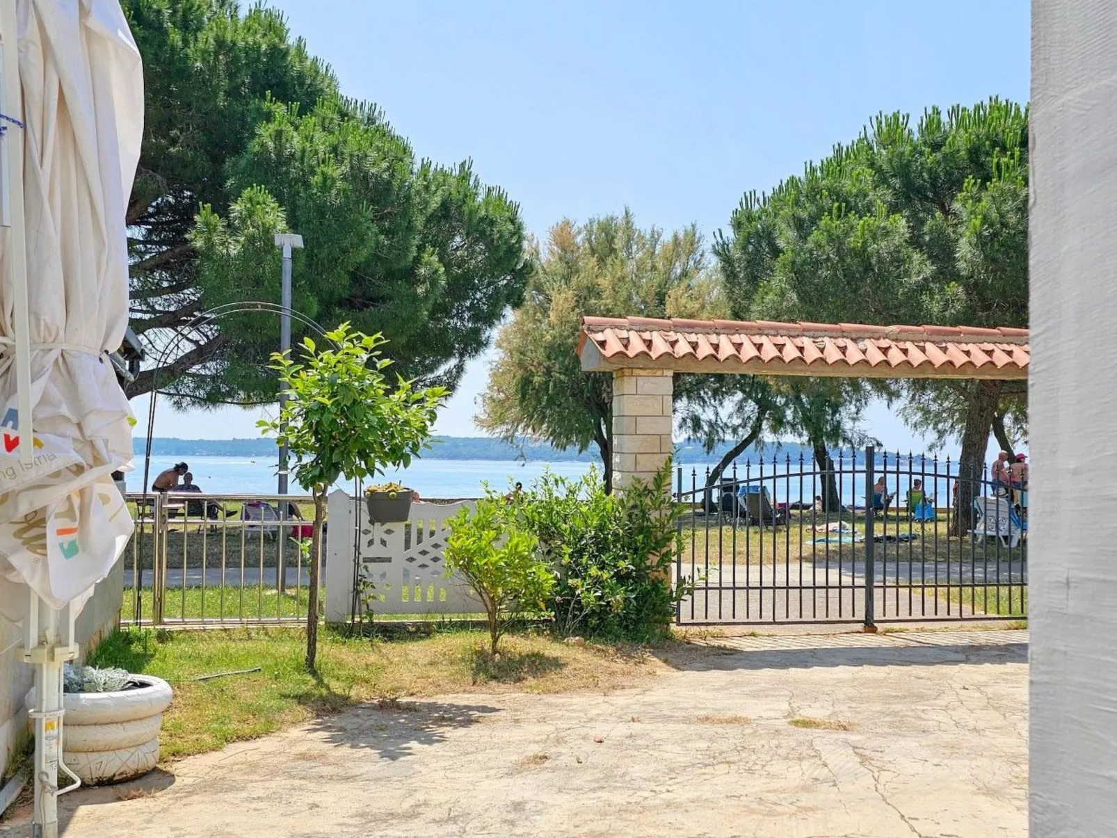 Wohnung "Pintar 1" mit Blick auf das Wasser - Buiten