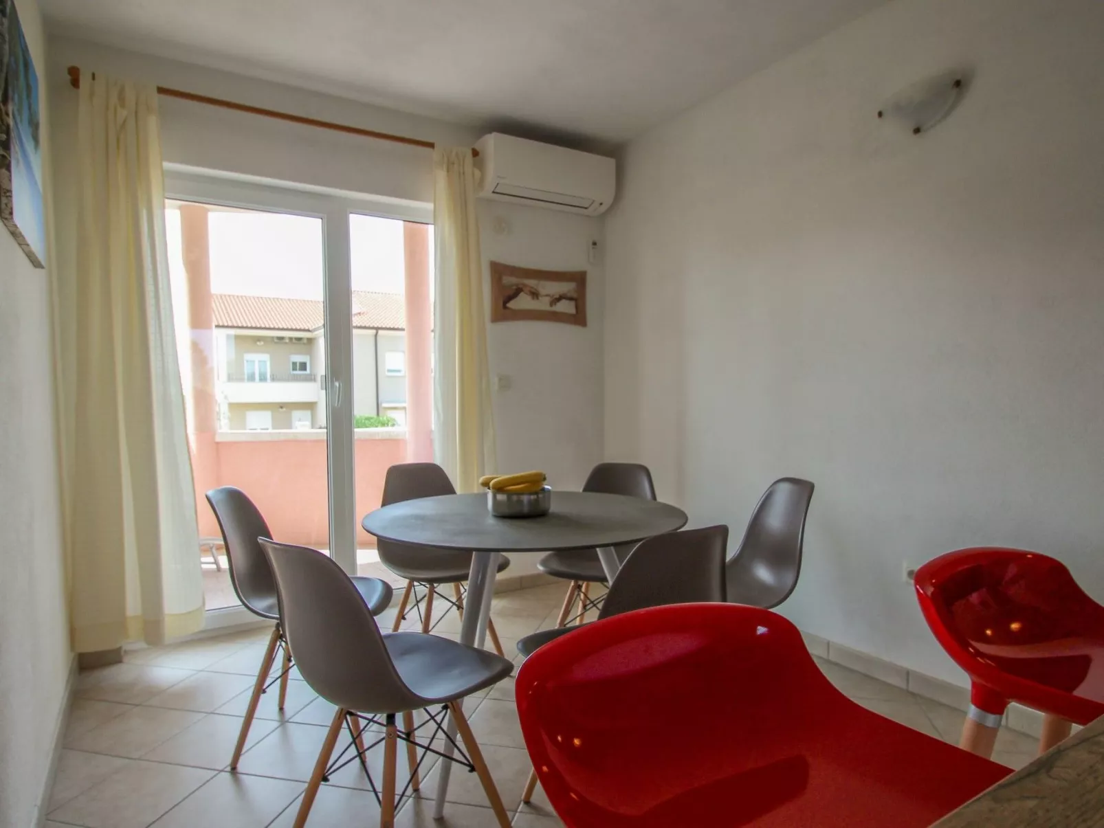 Mit Terrasse für 4 Personen - Binnen