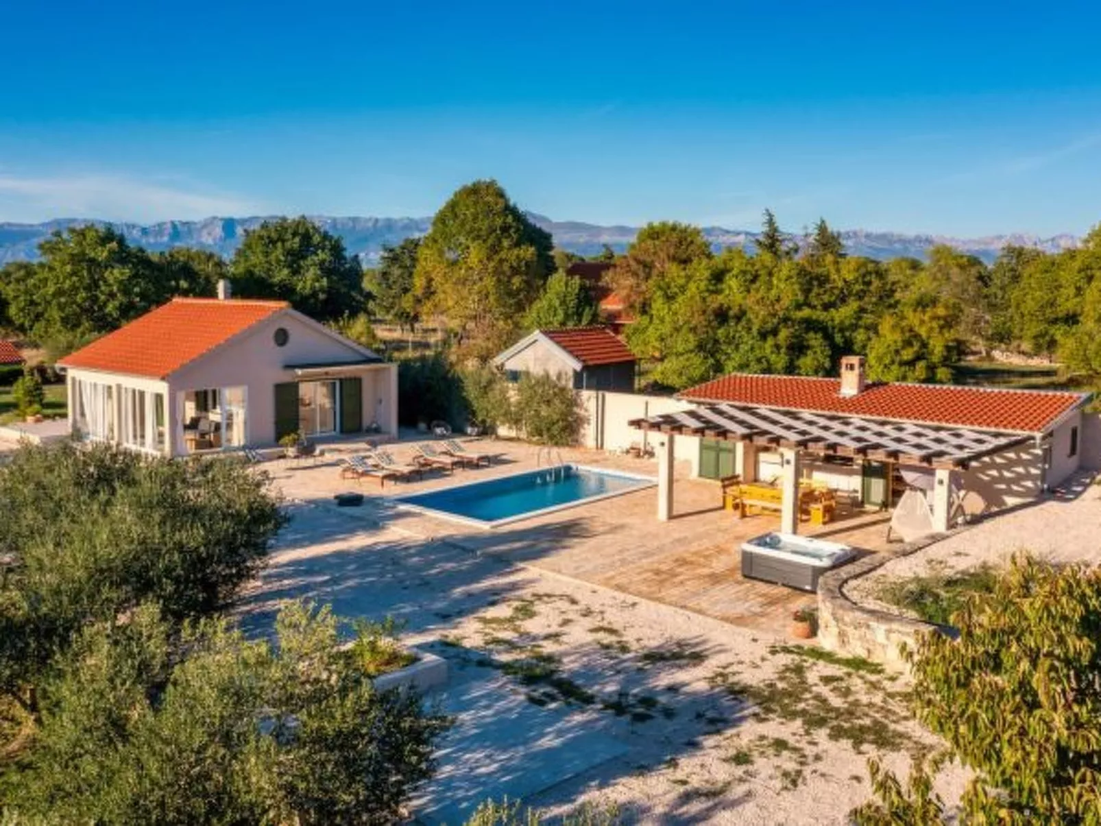 Villa Oliveto with pool - Image-tags.info