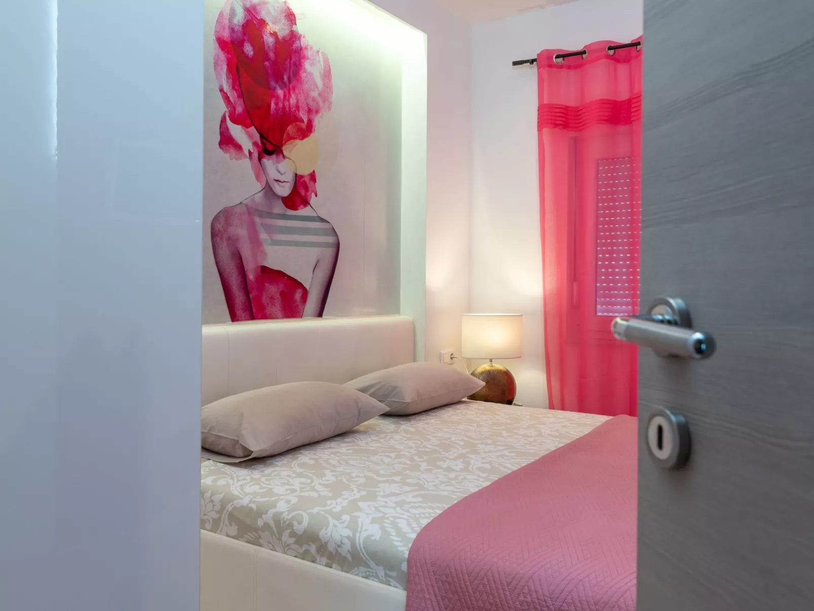 Modernes Apartment mit Gartennutzung, einer groß - Image-tags.info