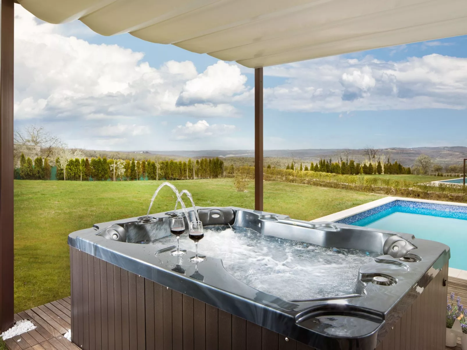 Villa "Star" mit Whirlpool - Buiten