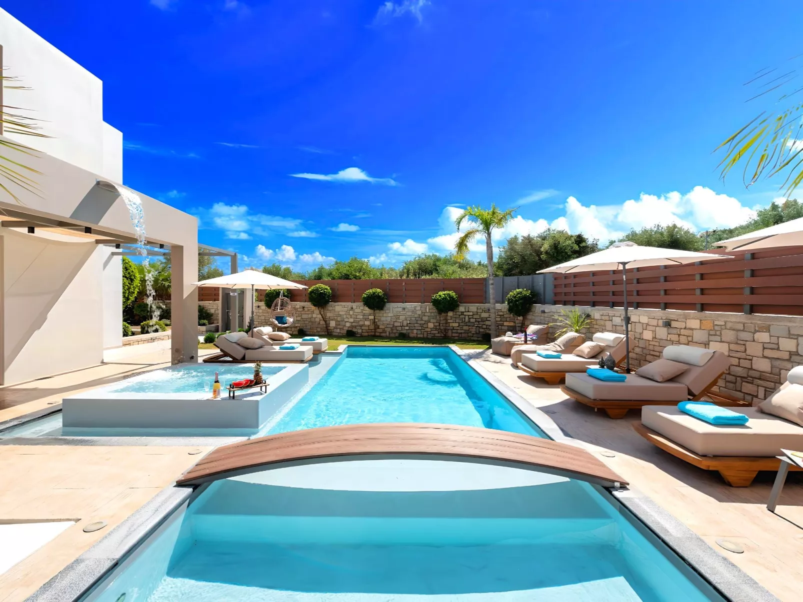 Villa "Minoas Grand" mit Blick auf das Wasser - Binnen