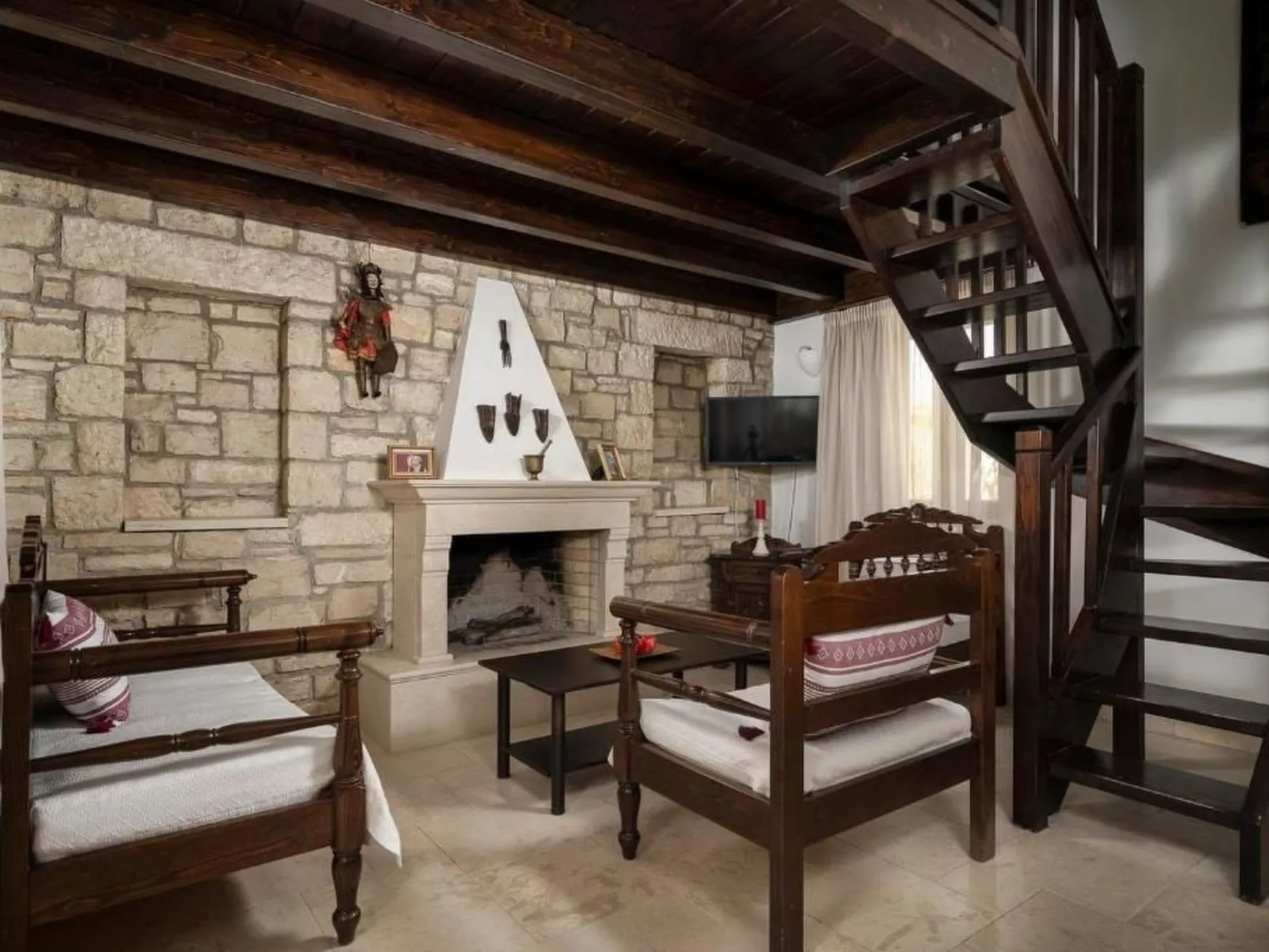 Traditionelle Natursteinvilla mit tollem Meerblick - Binnen