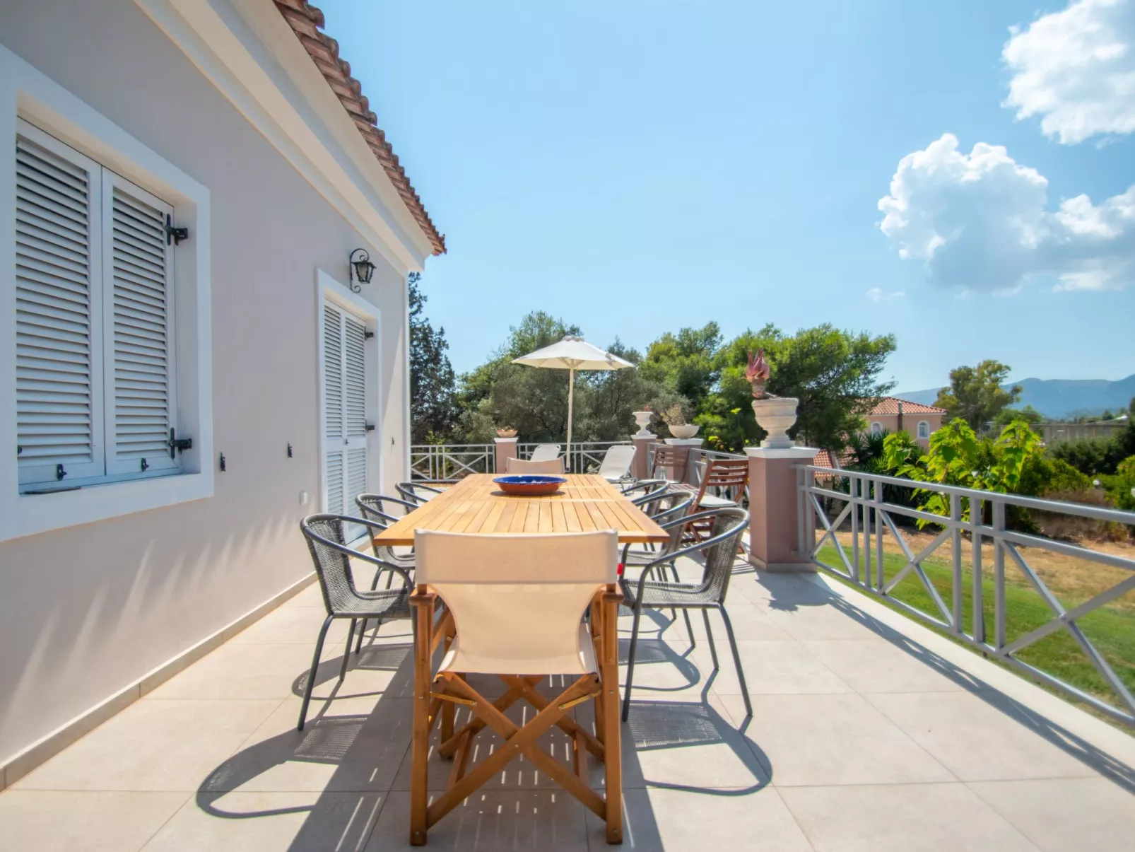 Anwesen mit Garten, Grill und Terrasse - Image-tags.info