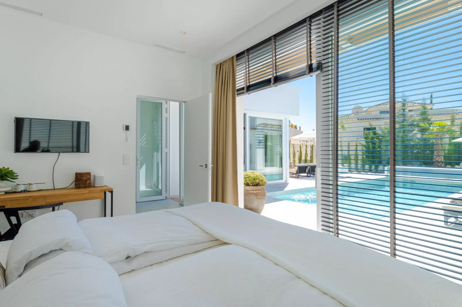 Unique & Luxurious Villa with Heated Pool! - Slaapkamer