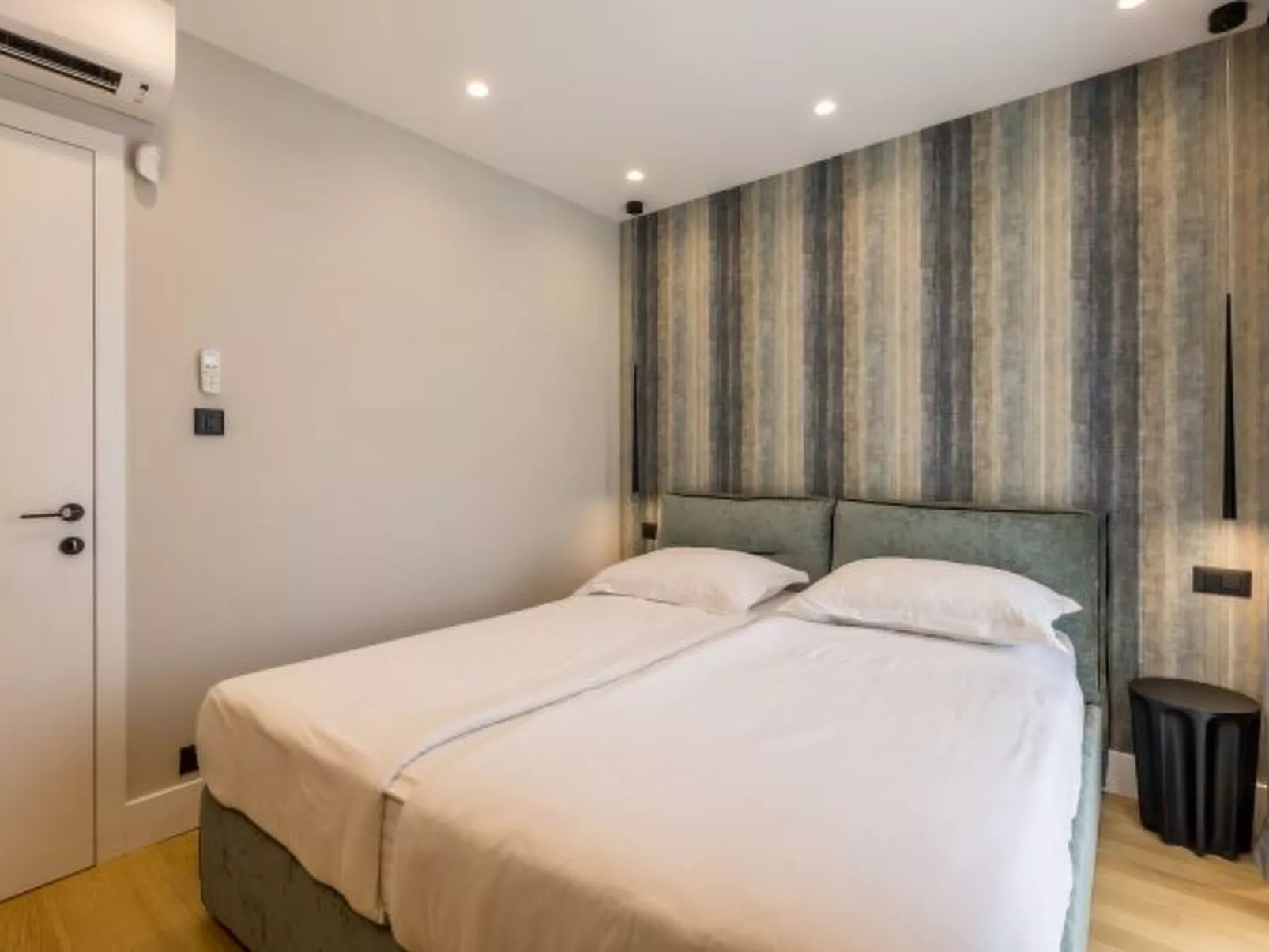 Beachfront villa Mare with seaview and pool - Binnen