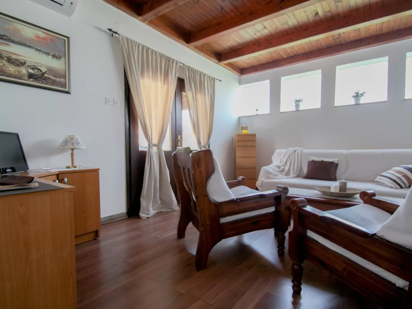 "Karpinjan" direkt am Strand - Binnen