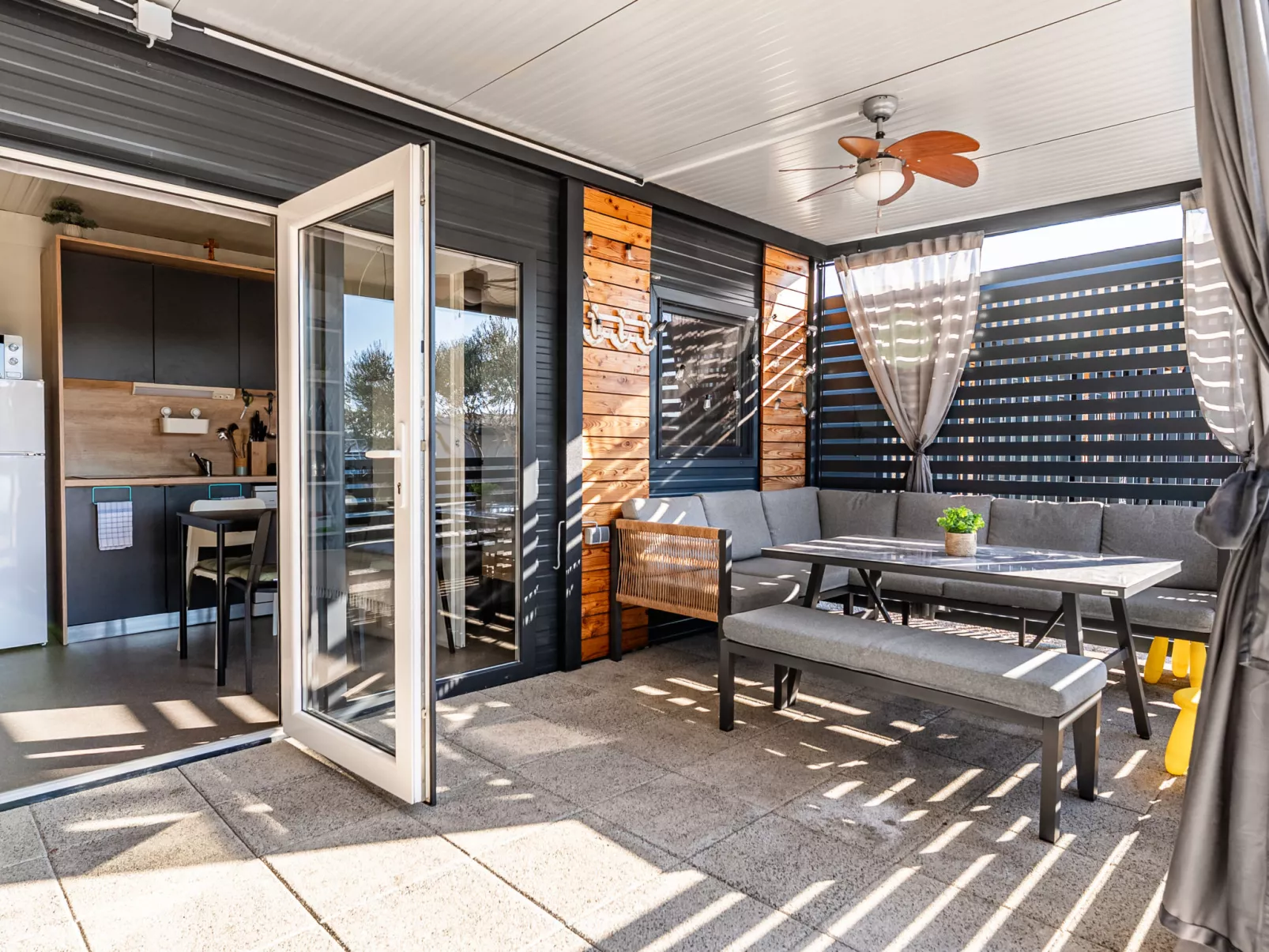 Maslina Delux - Binnen