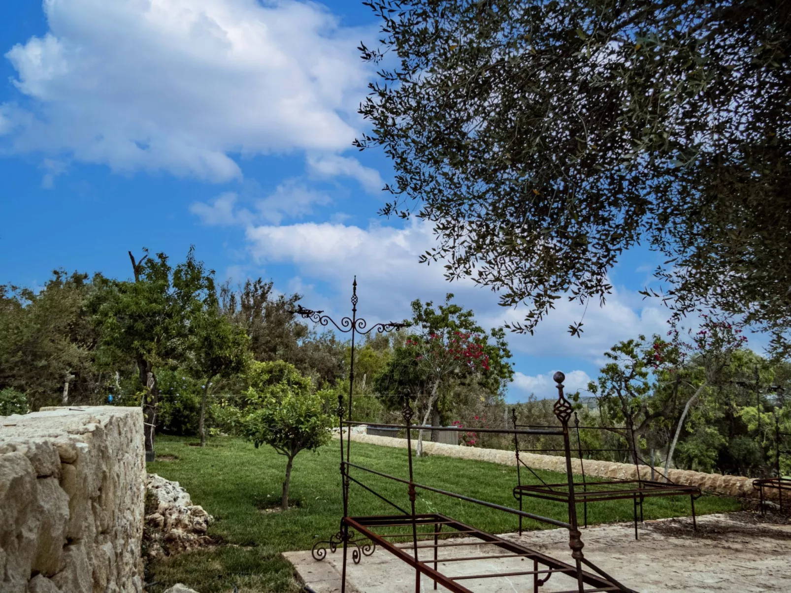 Giniusa' Studio mit Whirlpool-Badewanne - Buiten