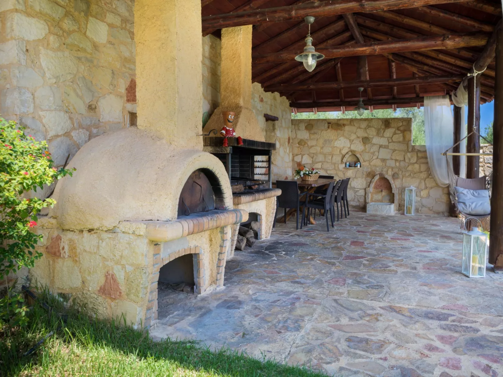 Familienvilla mit Pool, Billard und Grillplatz - Buiten