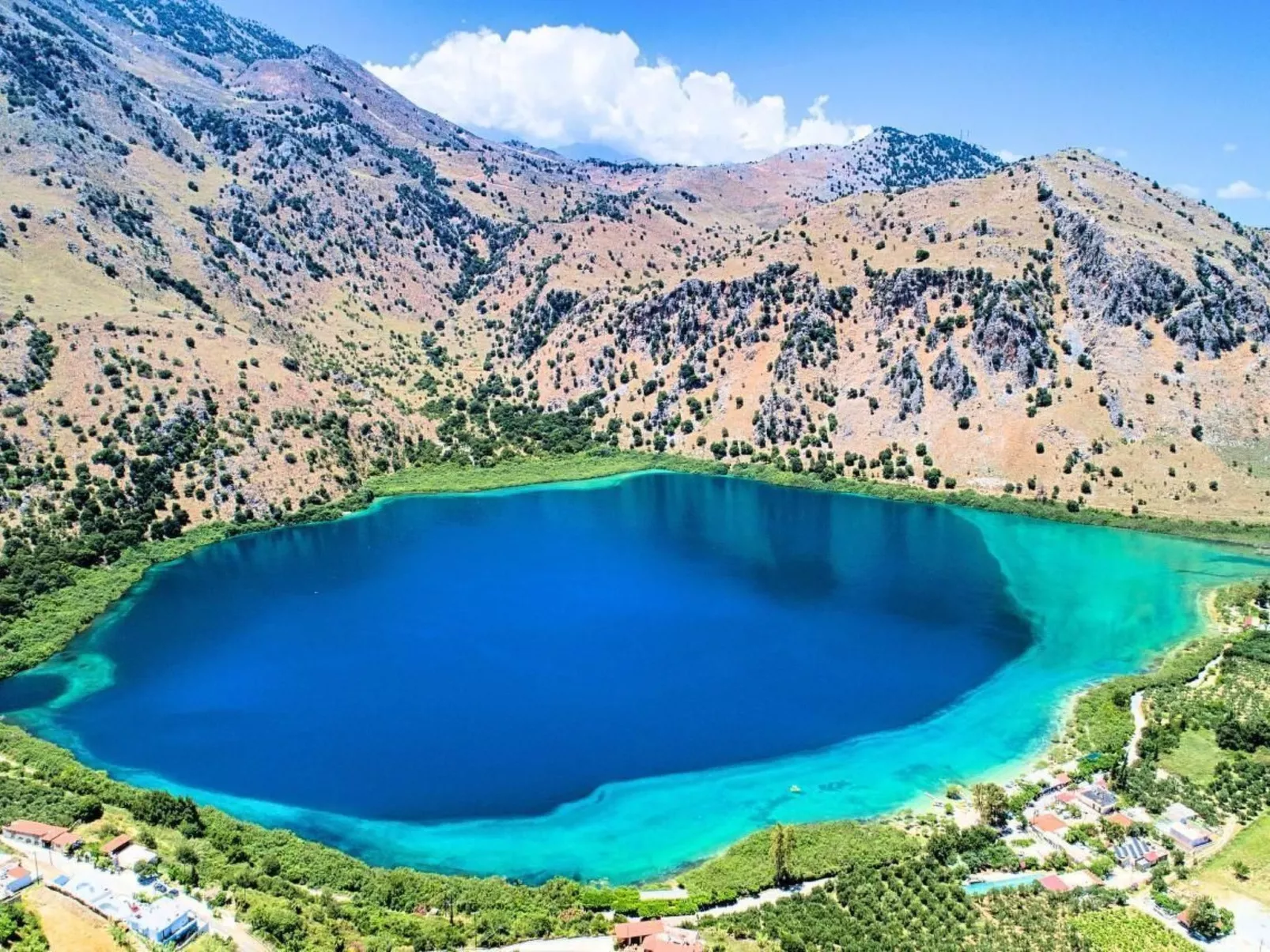 "Acrothea Villa Beheizter Pool" - Buiten