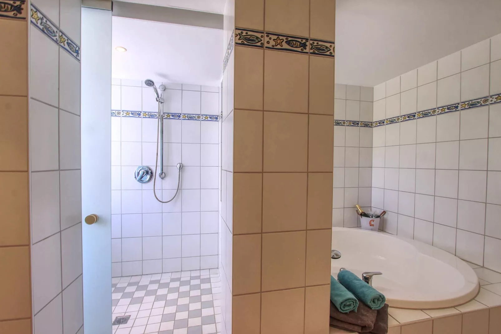 1080 - GOLDEN BEACH JACUZZI - Badkamer