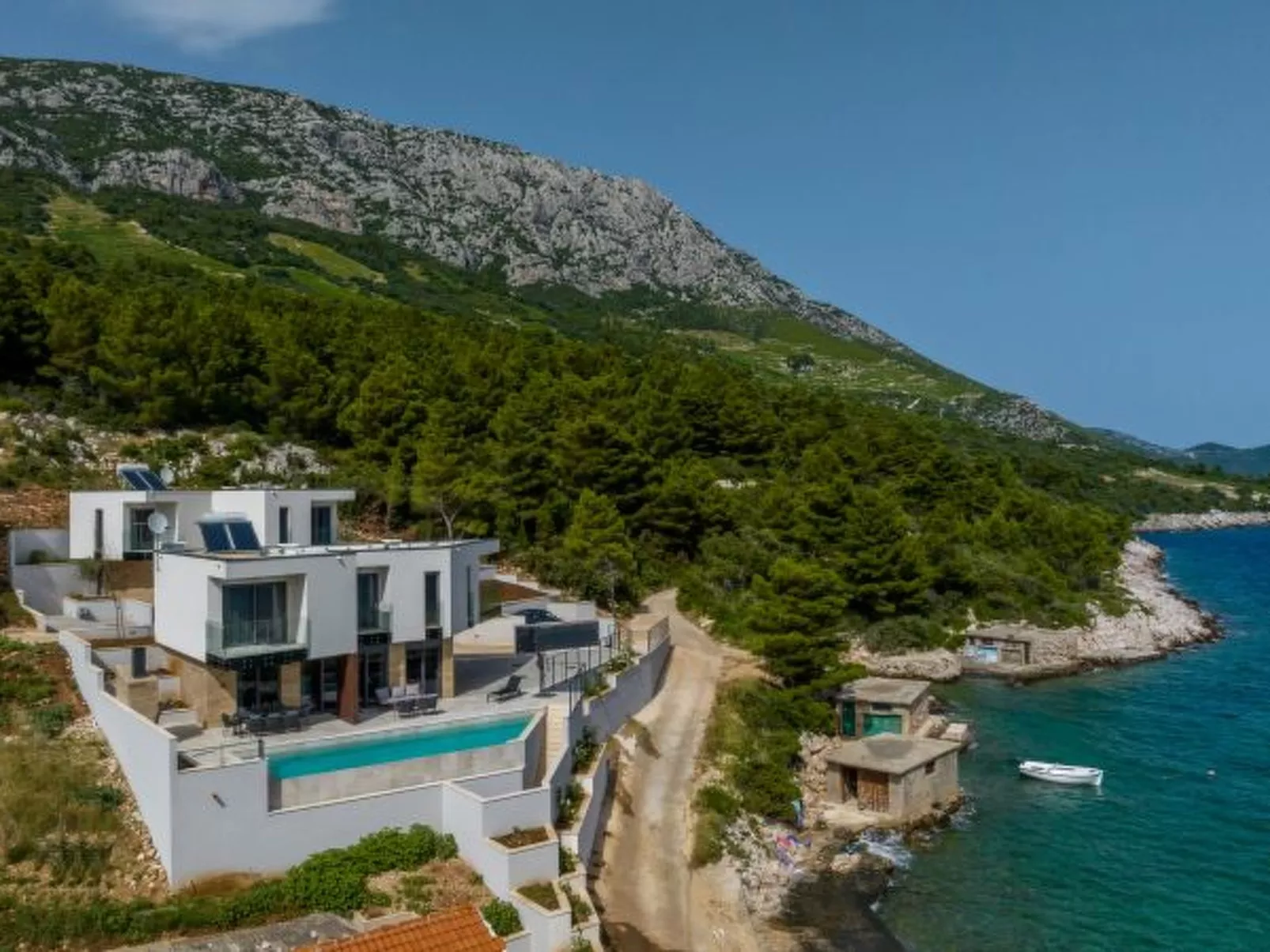 Beachfront villa Luce with seaview and pool - Buiten