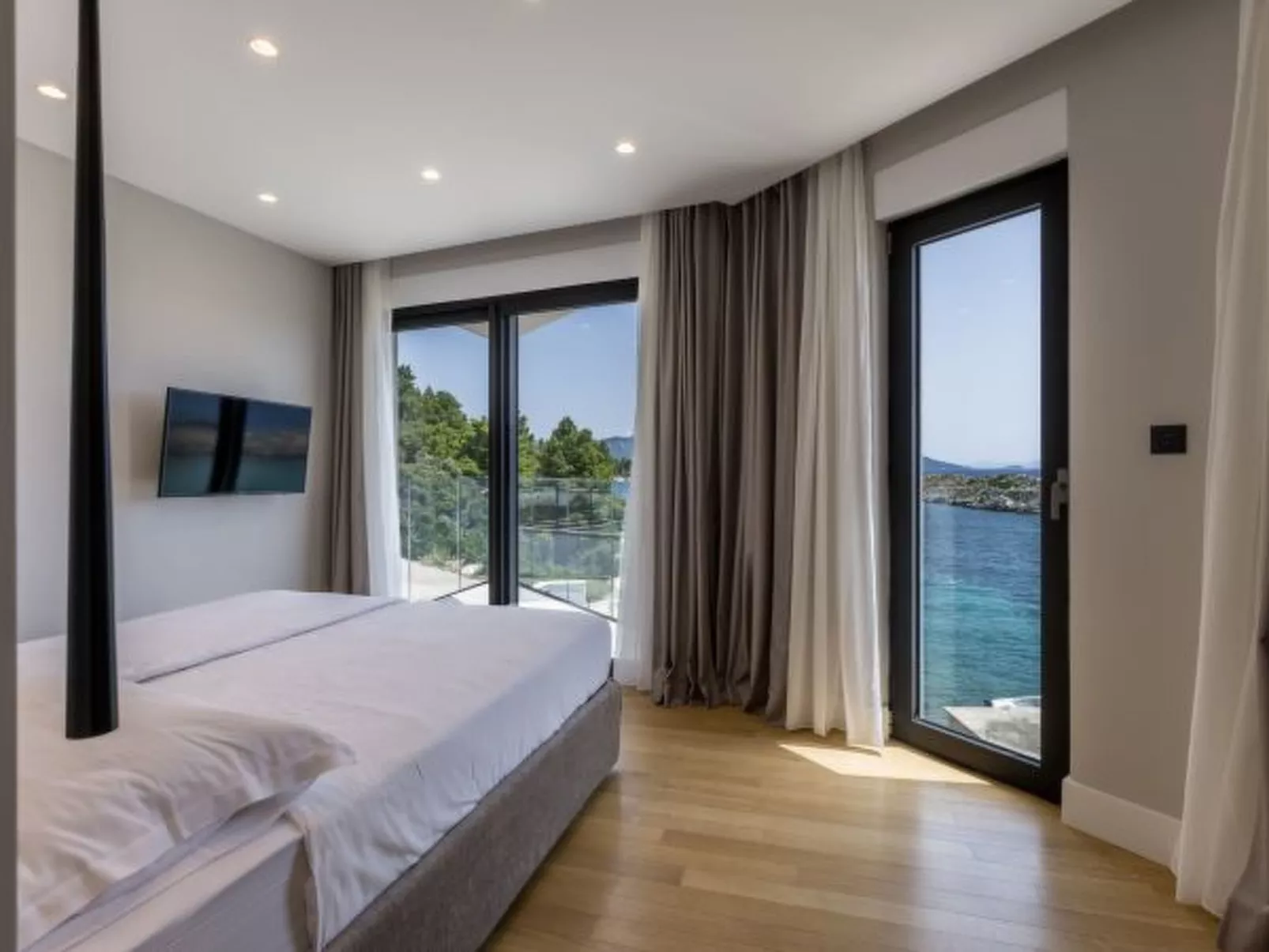 Beachfront villa Mare with seaview and pool - Binnen