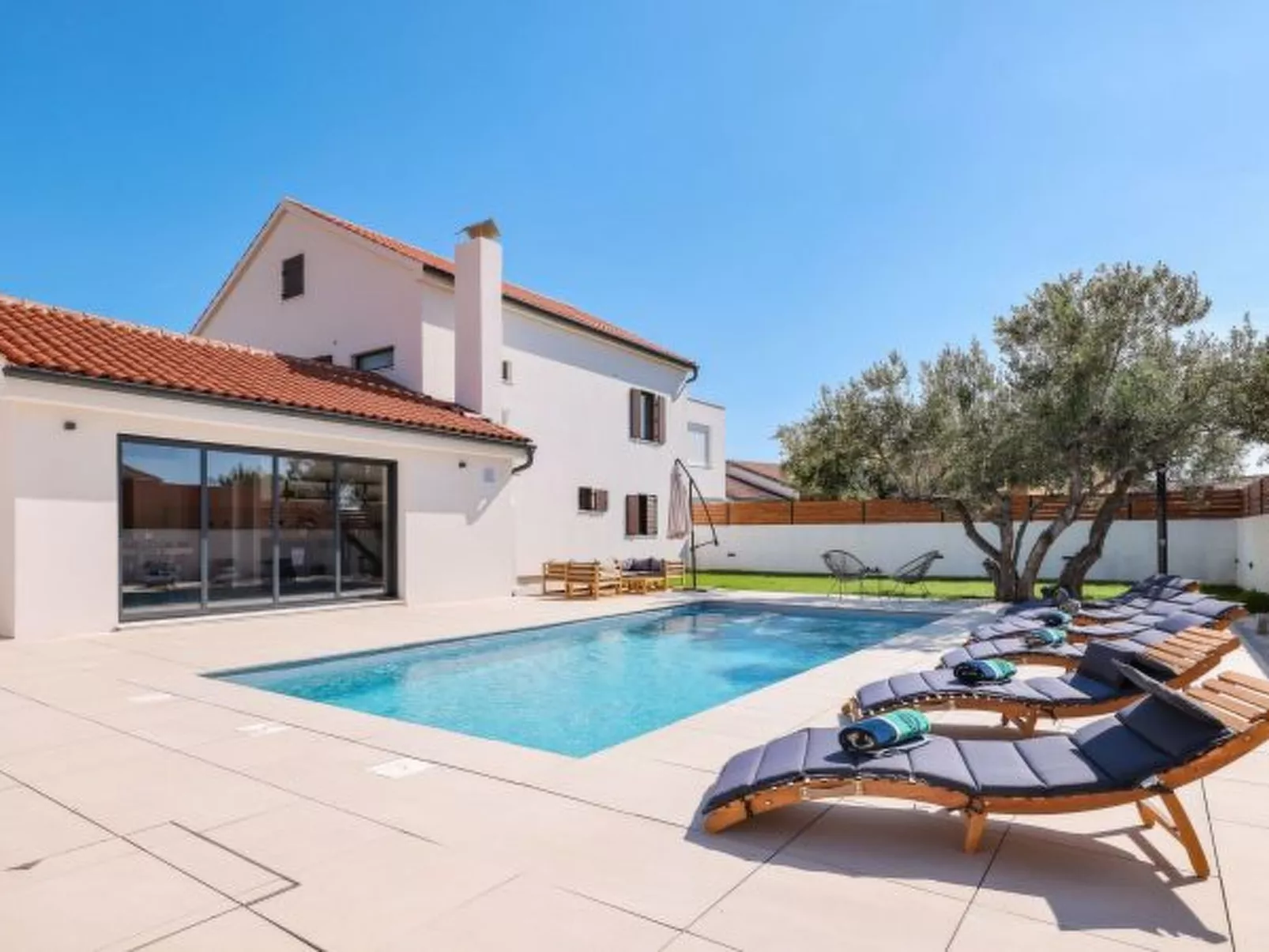 Villa Marta with heated pool and traditional taver - Image-tags.info