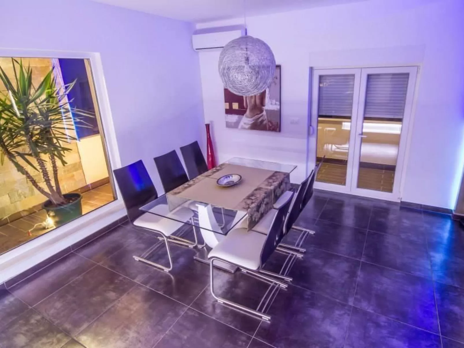 Modernes Apartment mit Gartennutzung, einer groß - Image-tags.info