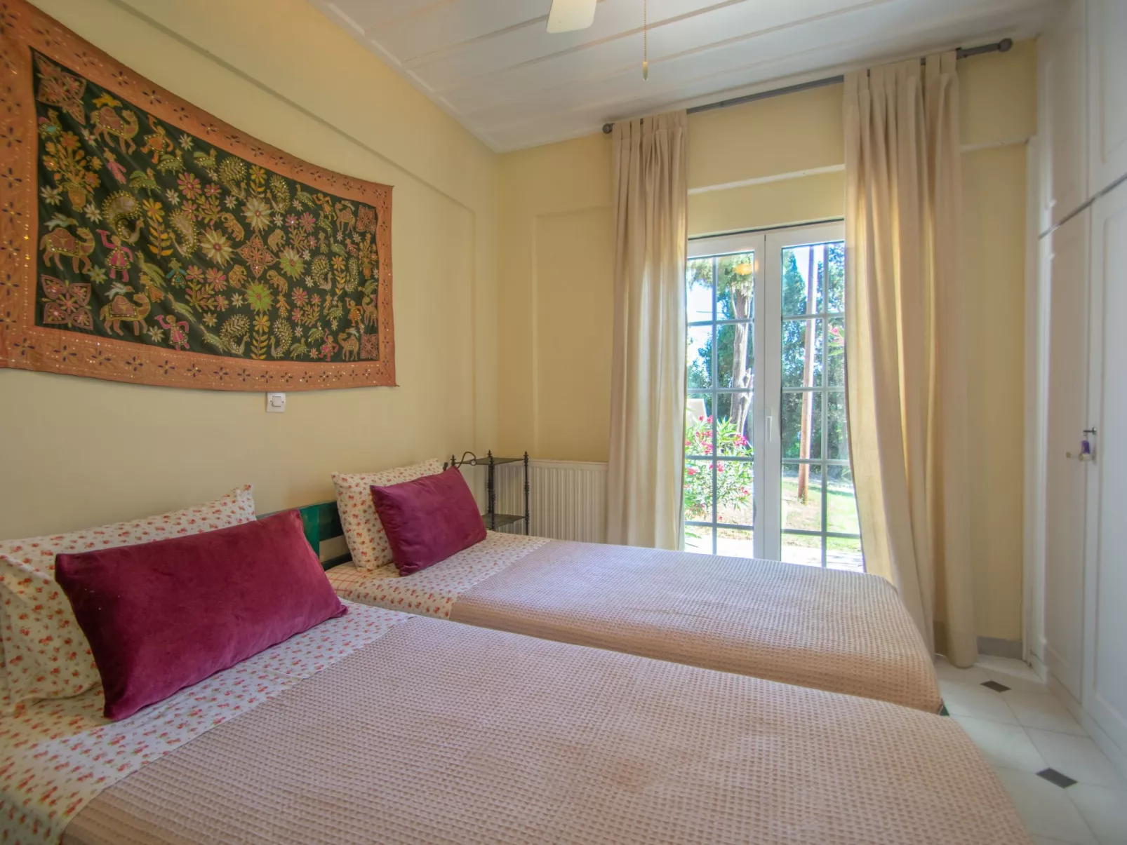 Anwesen mit Garten, Grill und Terrasse - Binnen