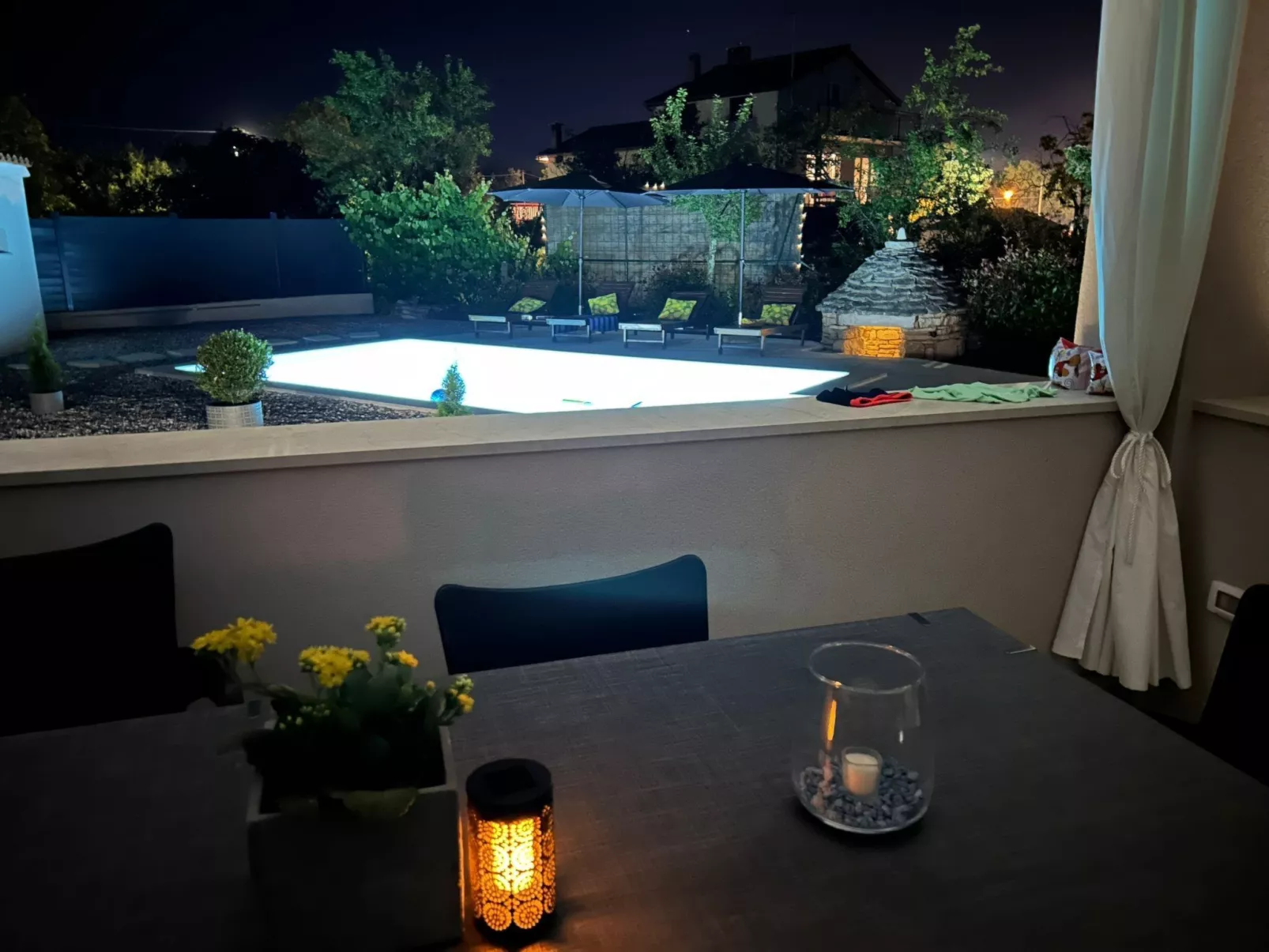 Diva mit privatem Pool - Buiten