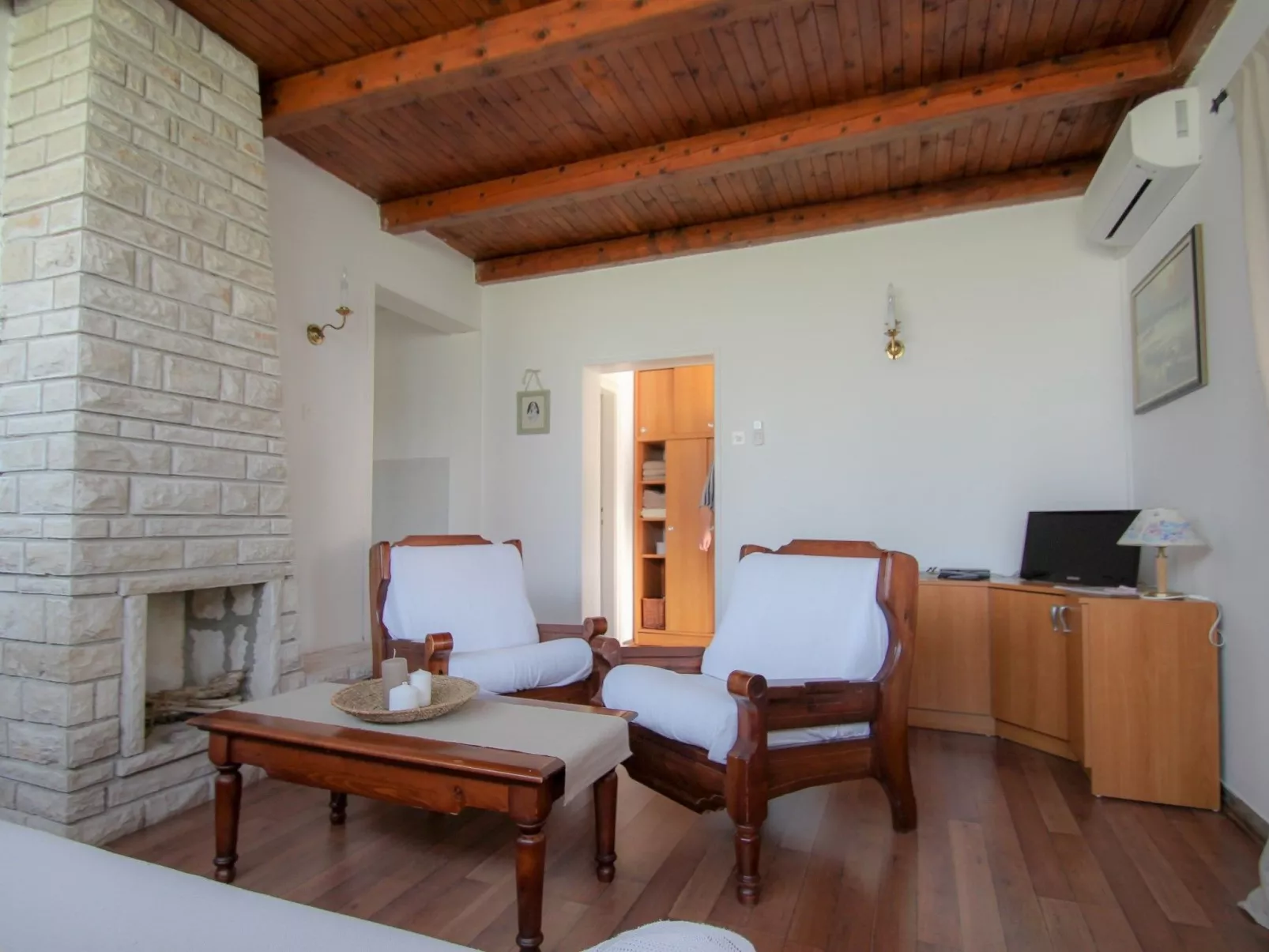 "Karpinjan" direkt am Strand - Binnen