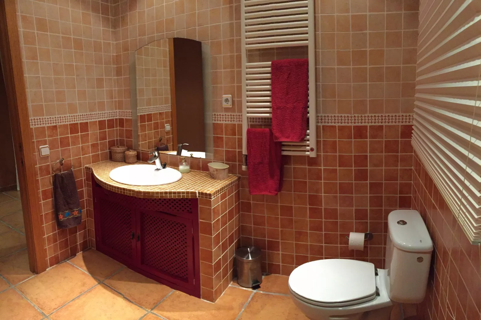 Vivalidays Villa Kiros - Badkamer