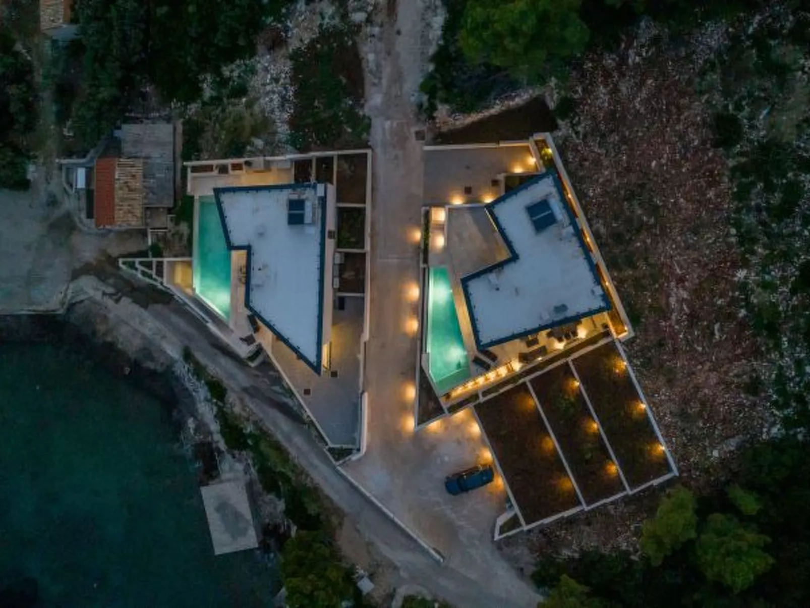 Beachfront villa Luce with seaview and pool - Buiten