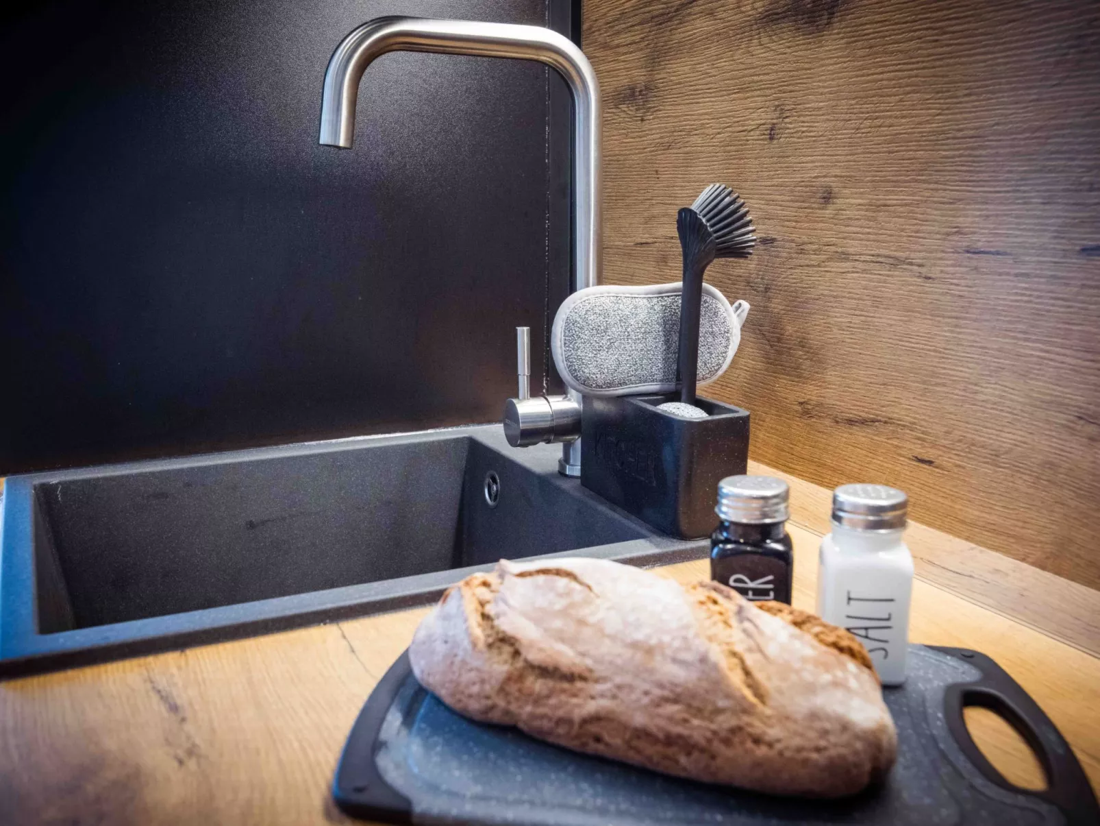 Schiller Apartment im Zentrum von Hof. Küche, Parkplatz, 250MBit Wlan - Binnen