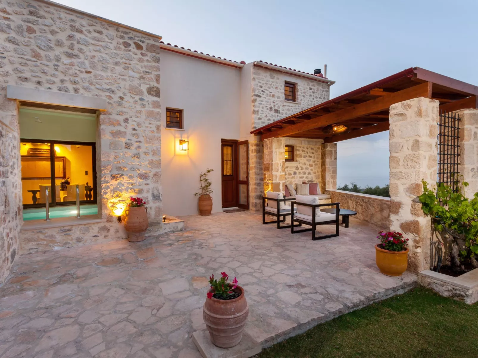 Ali Vafi's Villa - Beheizter Jacuzzi und Innenpool - Buiten