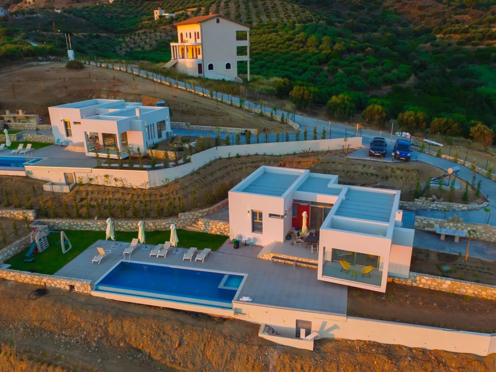 "Villa Kallia" mit Infinity-Pool - Binnen